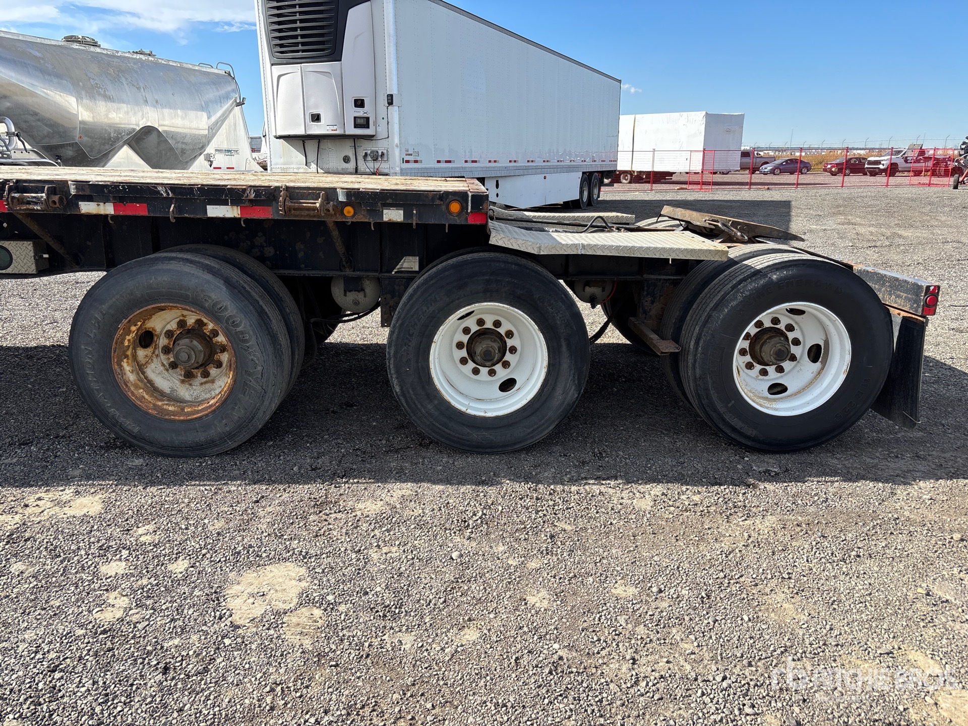 2014 Doepker 32 FT TRI/A SUPER B-TRAIN LEAD