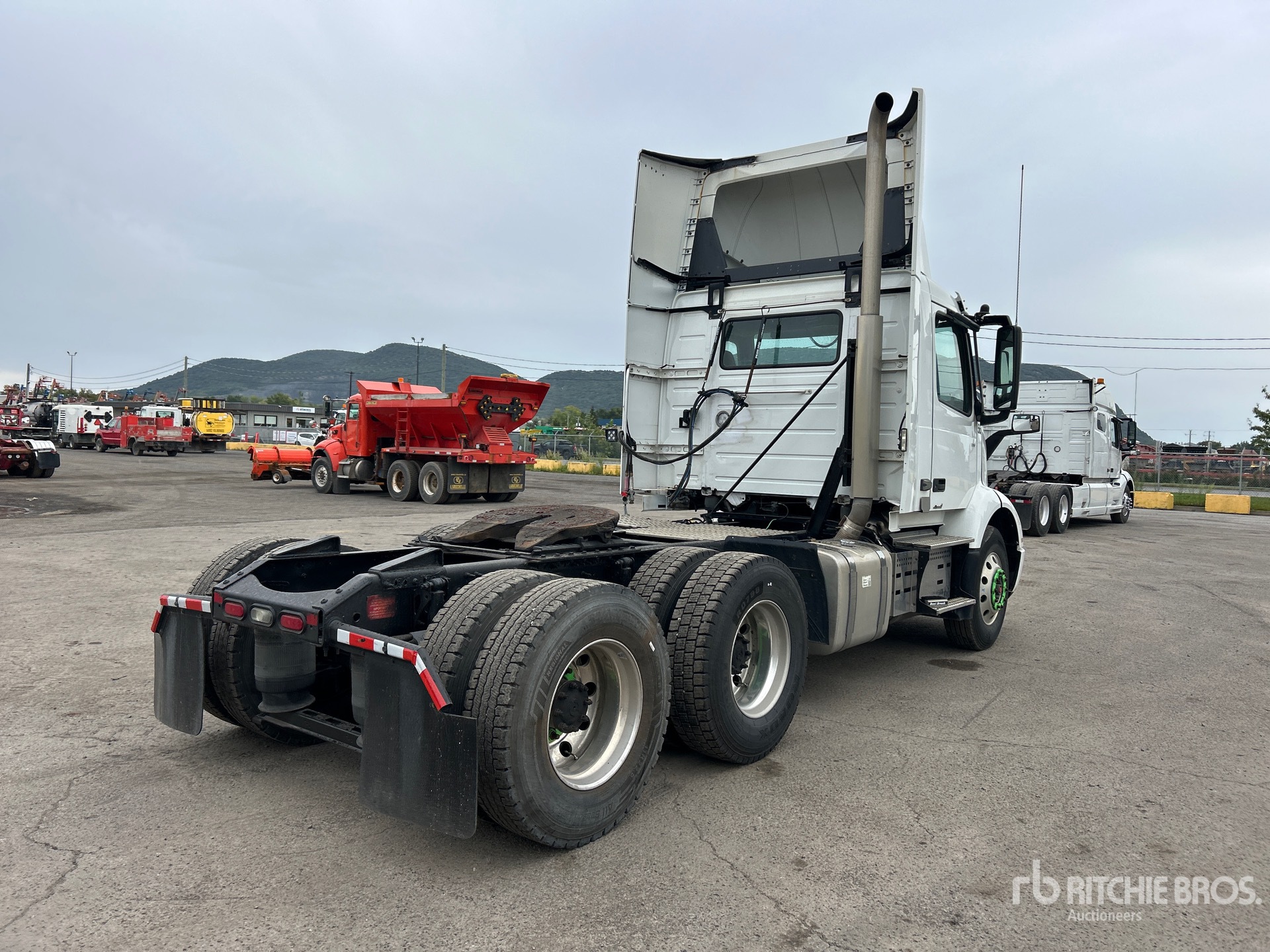 2020 Volvo VNR