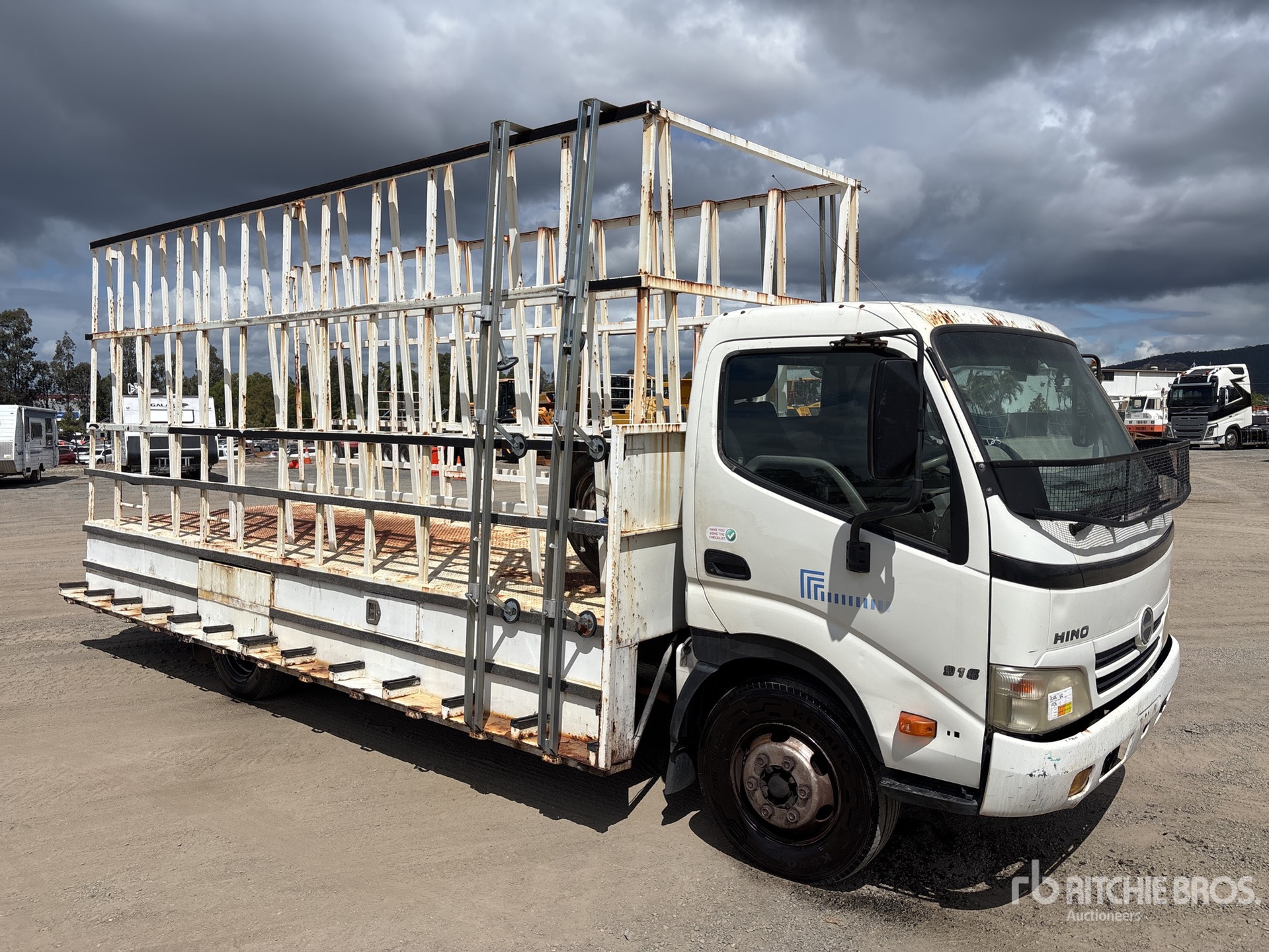 2009 Hino 300