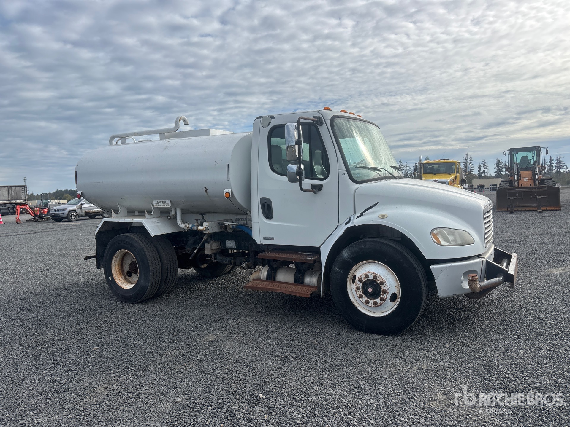 2007 Freightliner M2