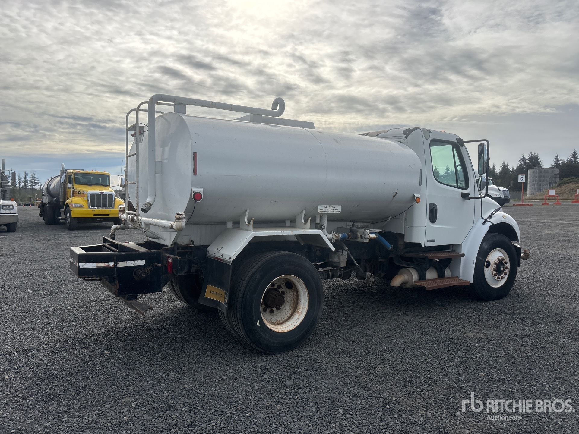 2007 Freightliner M2