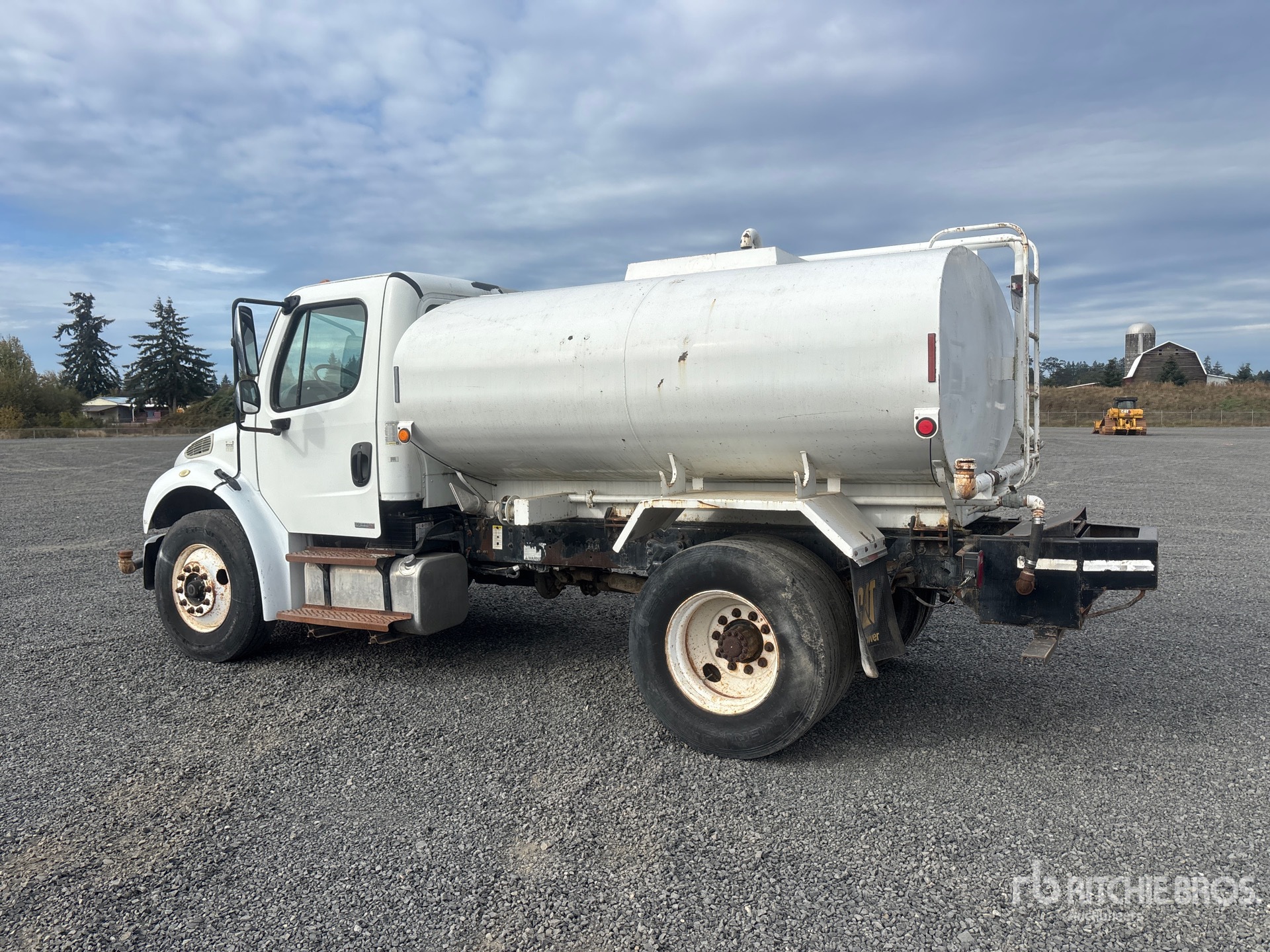 2007 Freightliner M2