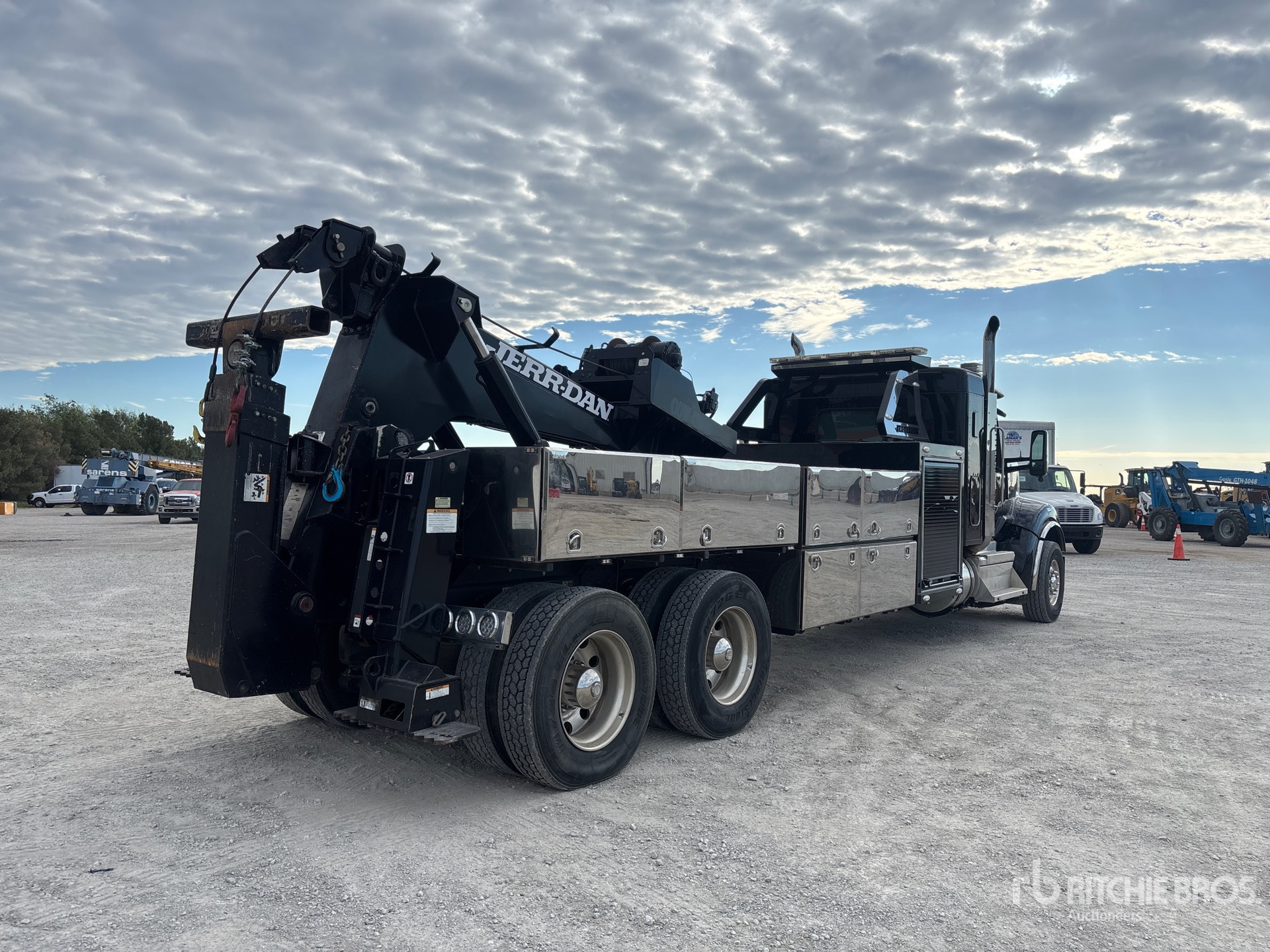 2021 Kenworth W990