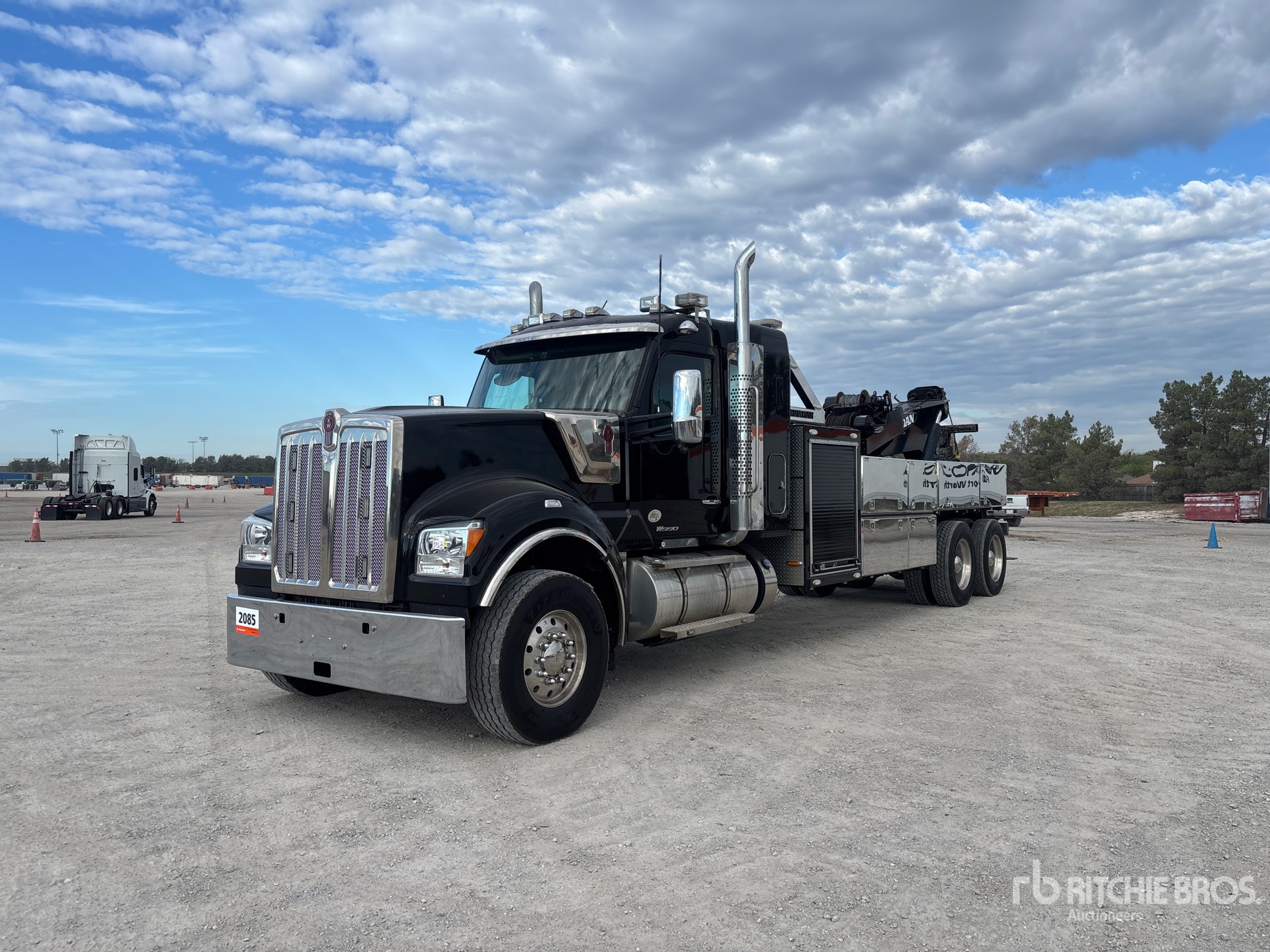 2021 Kenworth W990