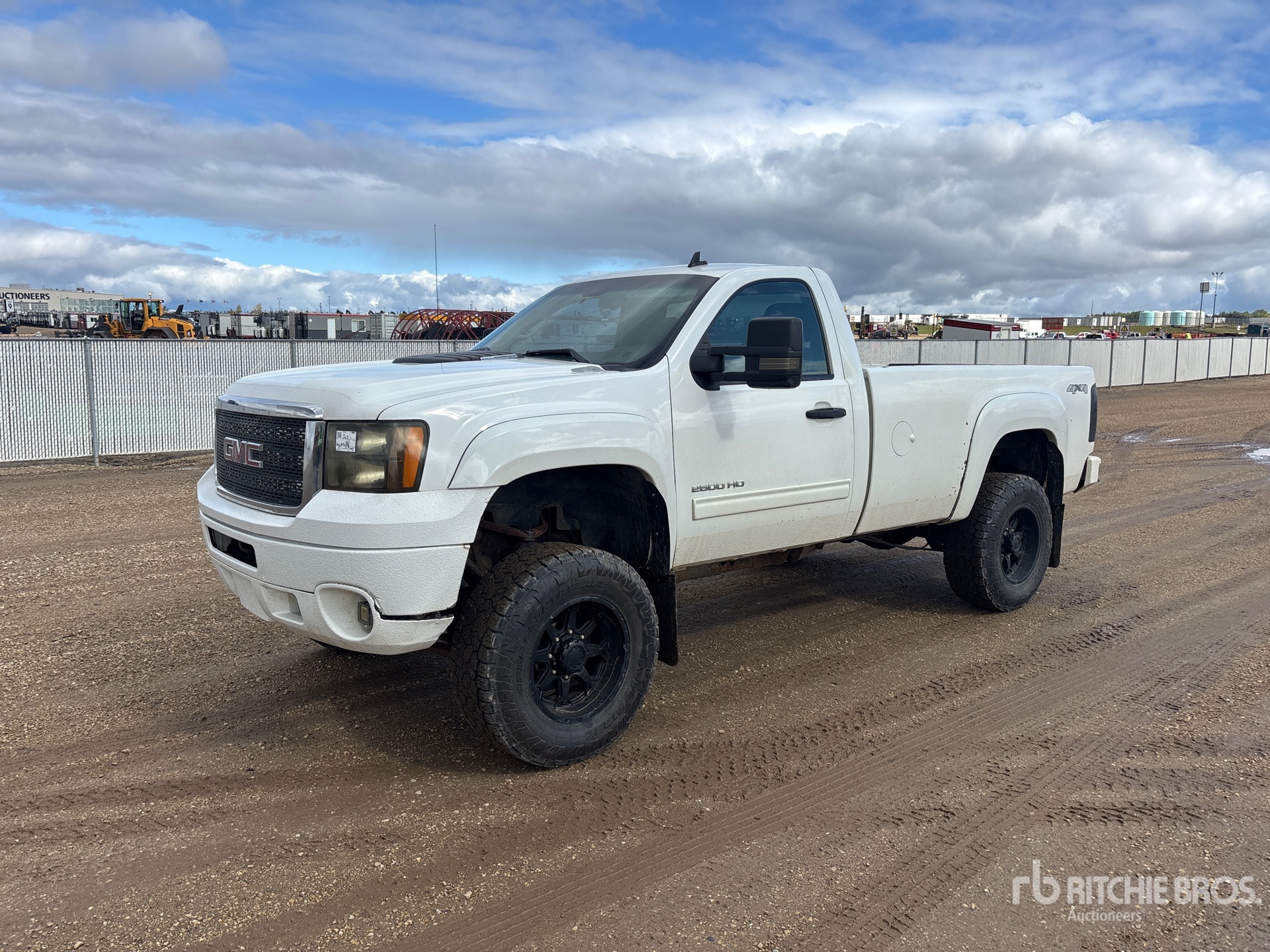 Photo of 2013 GMC SIERRA 2500