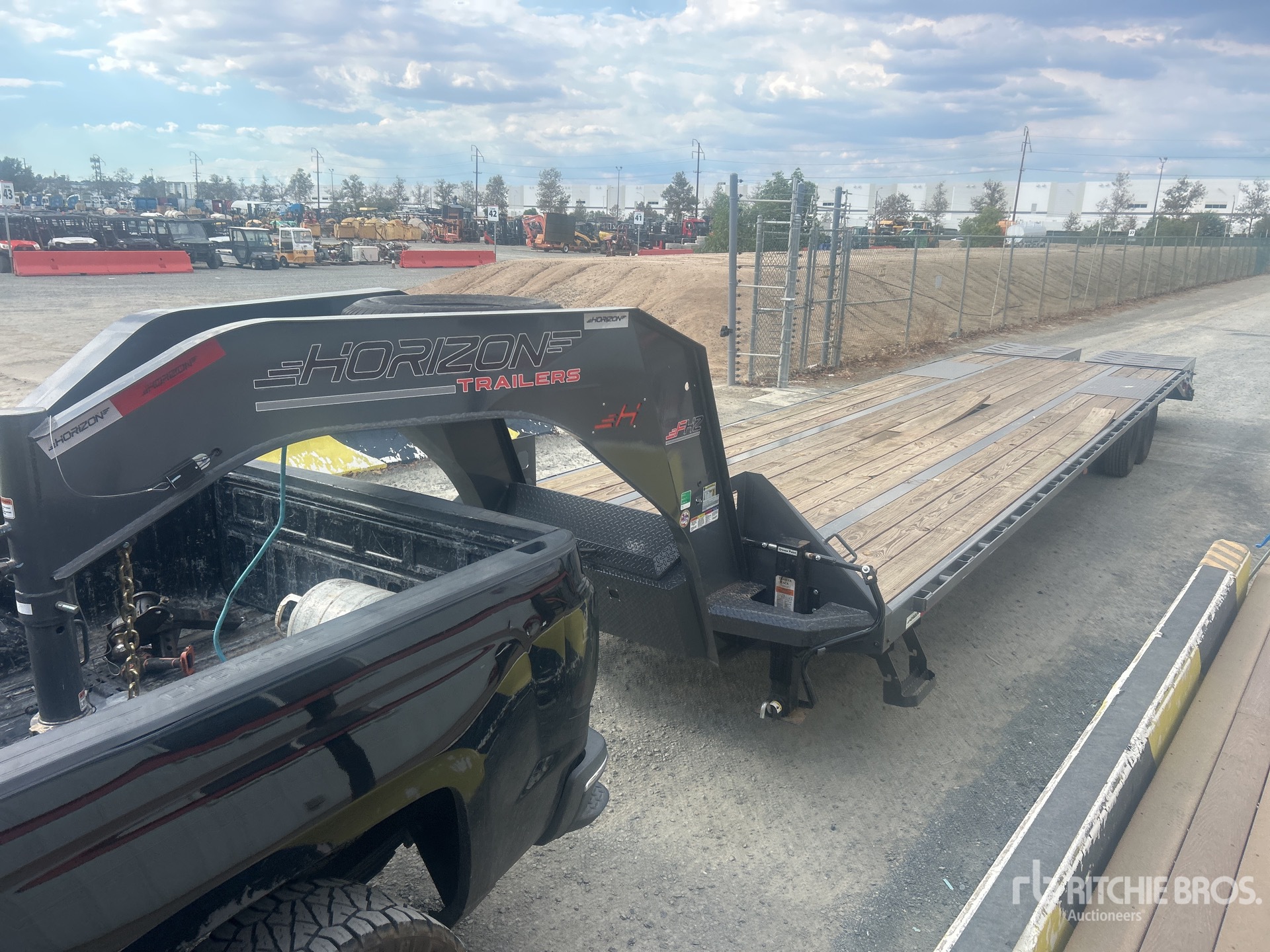 2026 Horizon 31 ft T/A Gooseneck