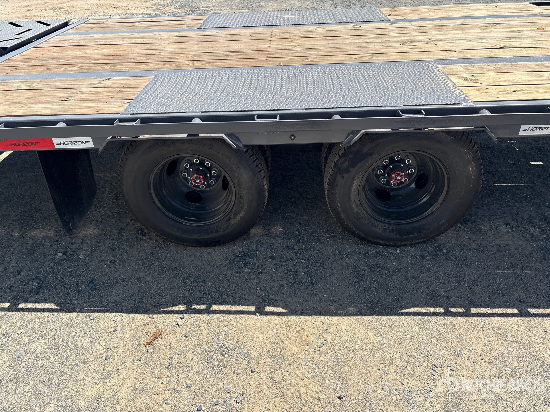 2026 Horizon 31 ft T/A Gooseneck