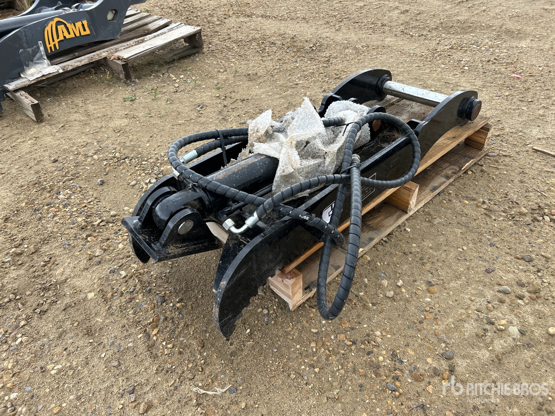 2025 GIYI XJ7T