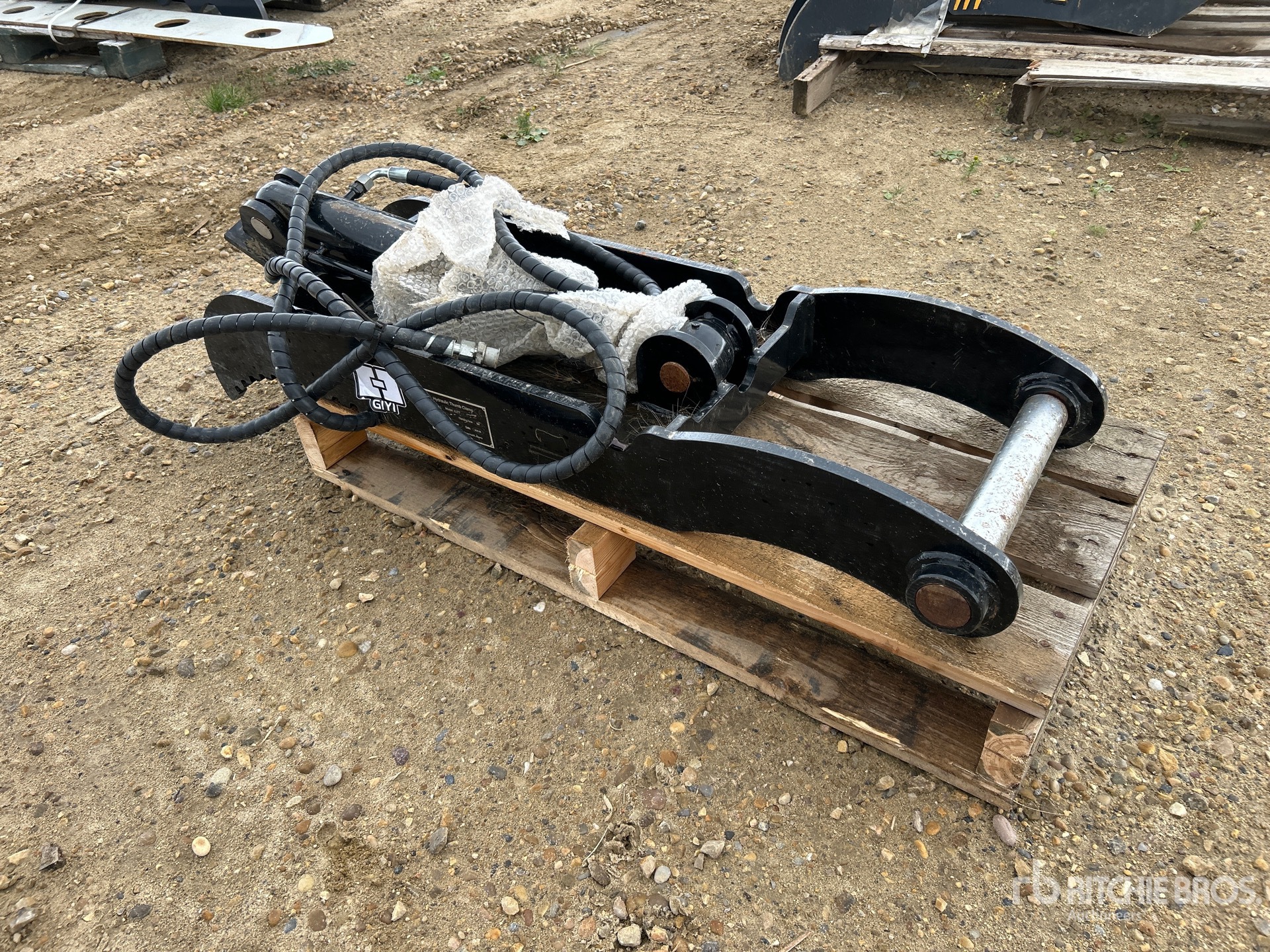 2025 GIYI XJ7T