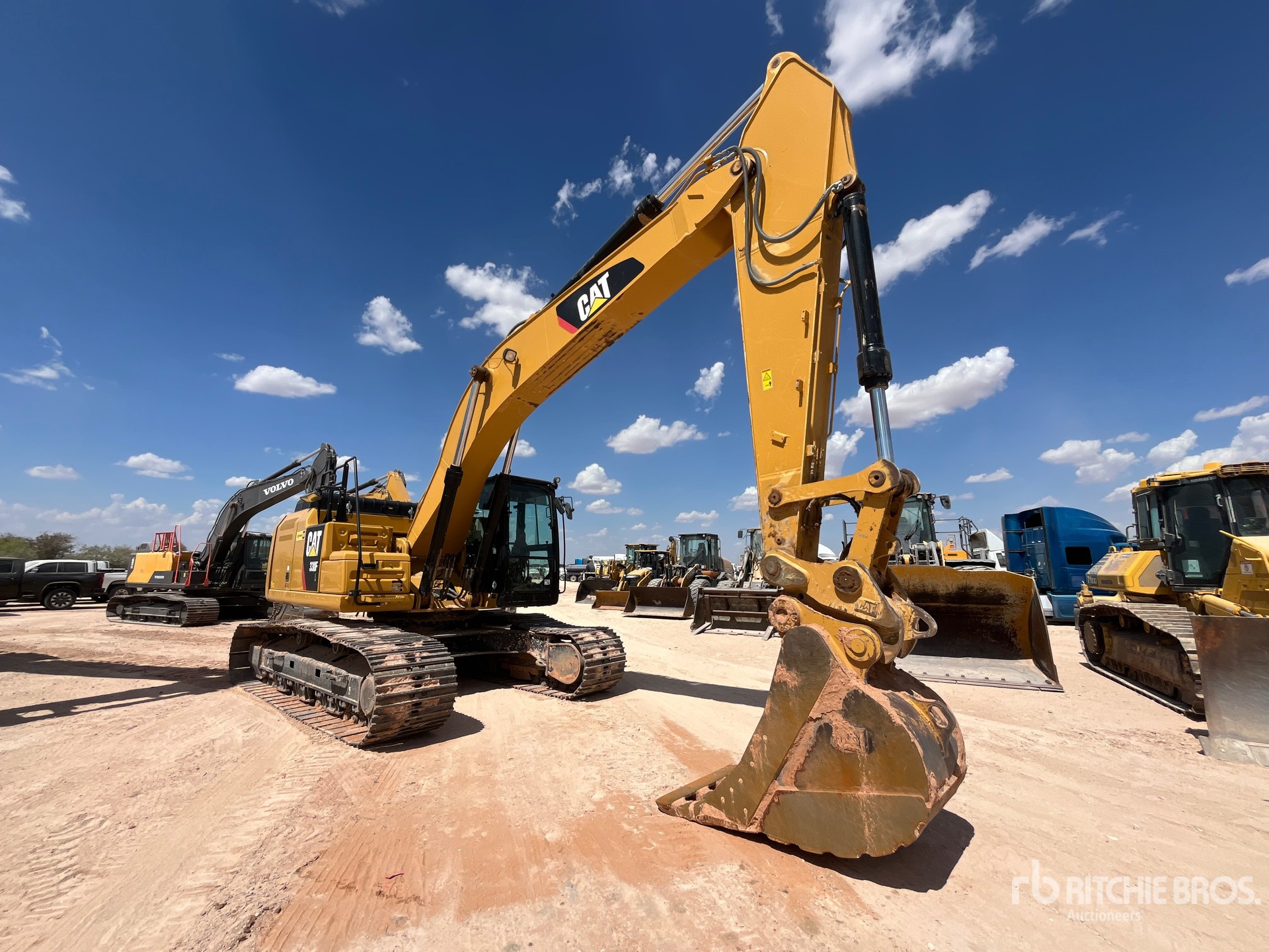 2018 Caterpillar 330FL