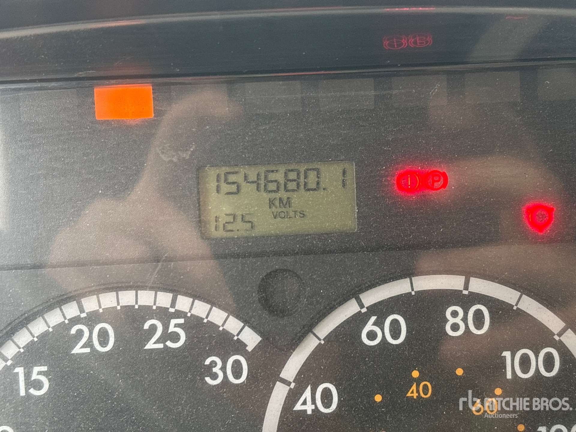 2003 Freightliner M2106