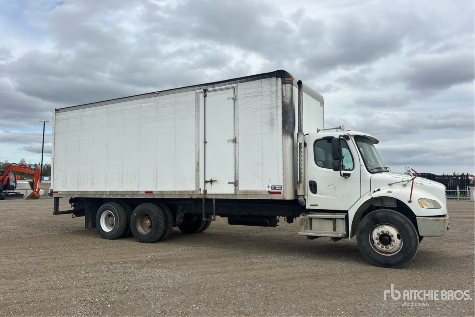 2003 Freightliner M2106