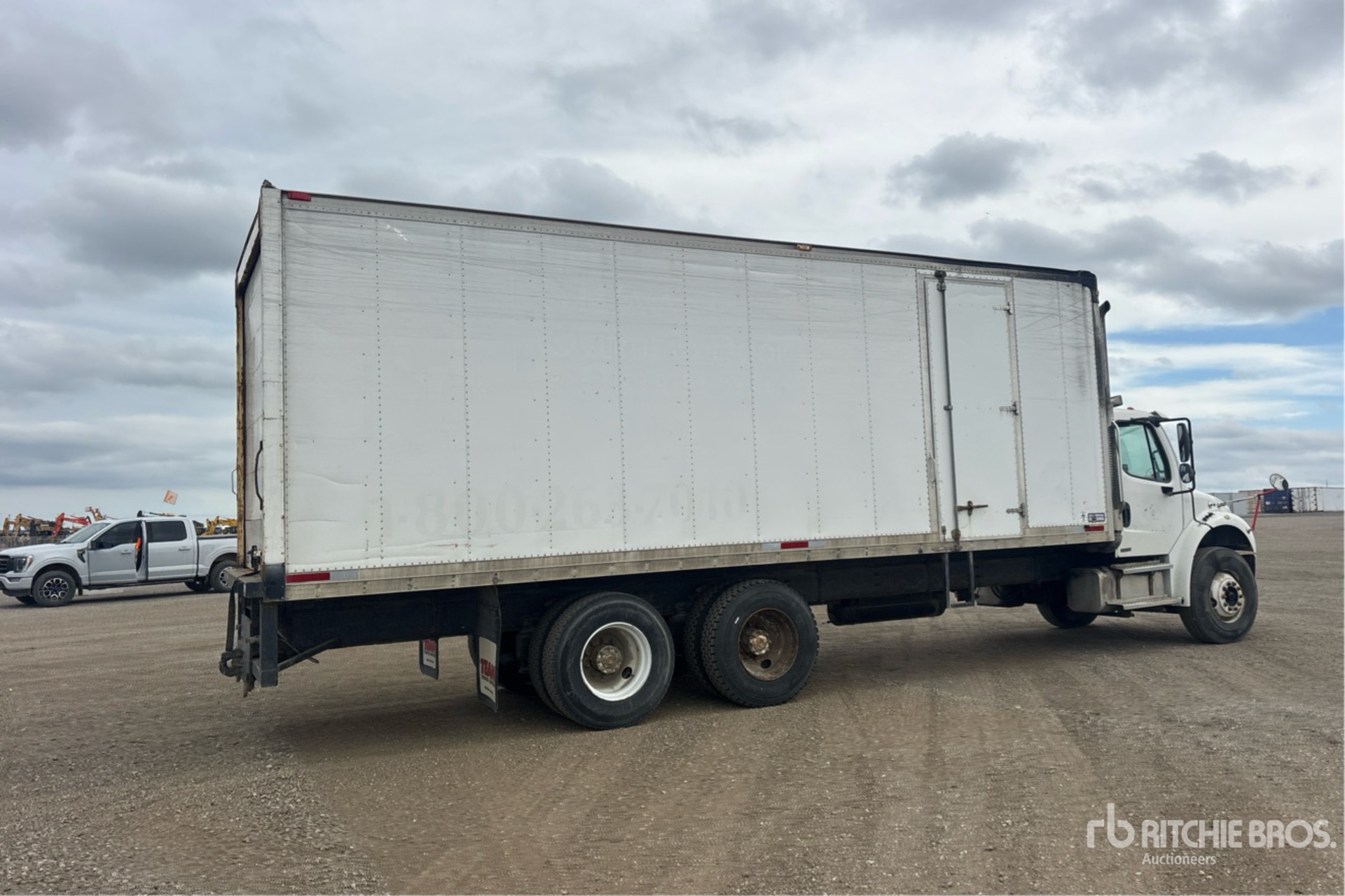 2003 Freightliner M2106