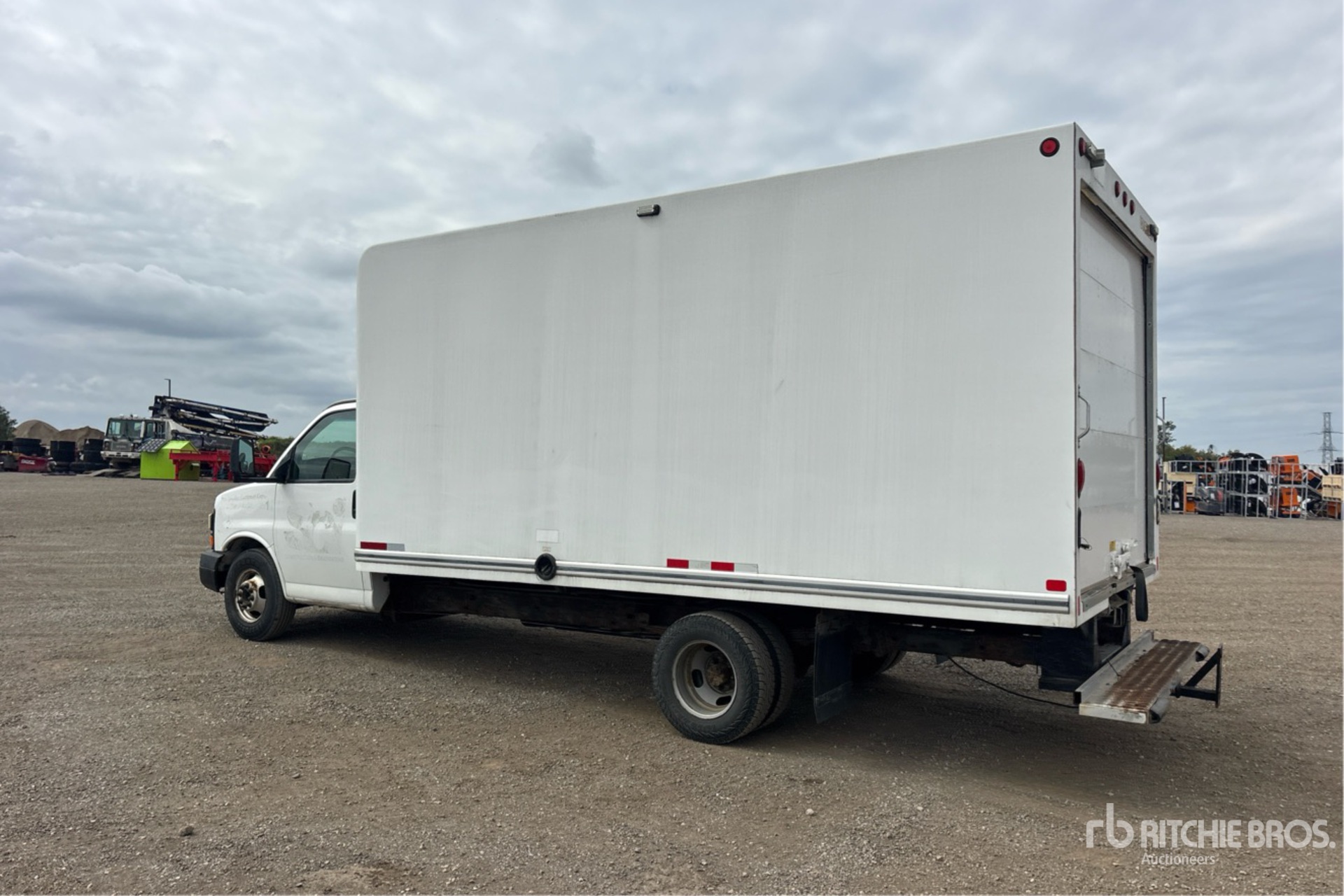 2011 GMC SAVANA 3500
