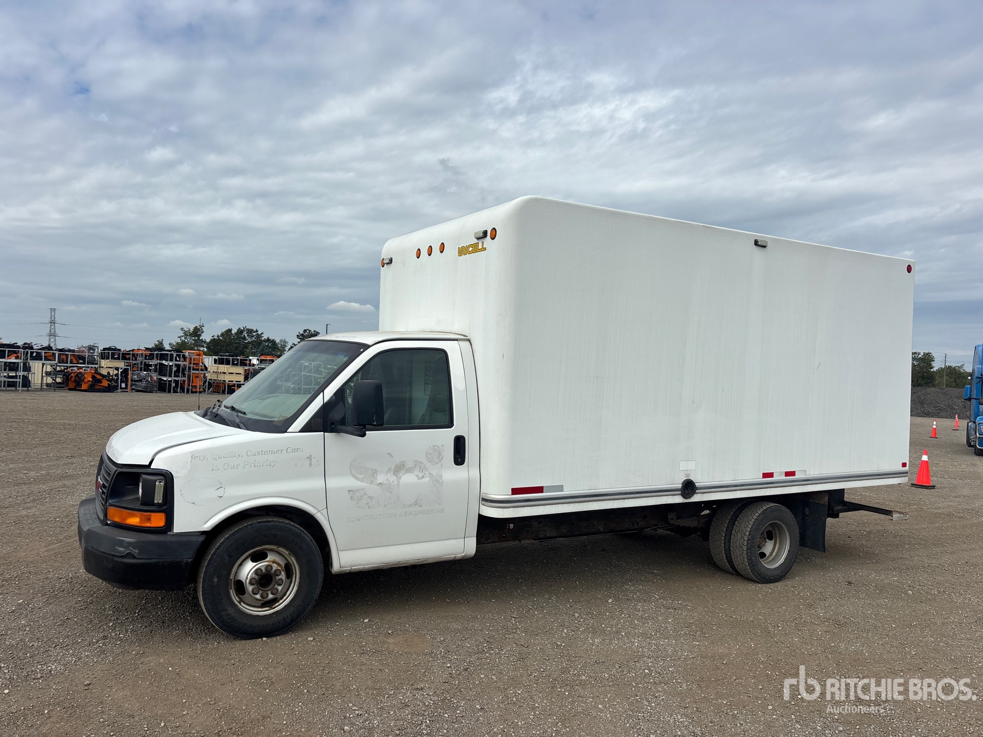 Photo of 2011 GMC SAVANA 3500