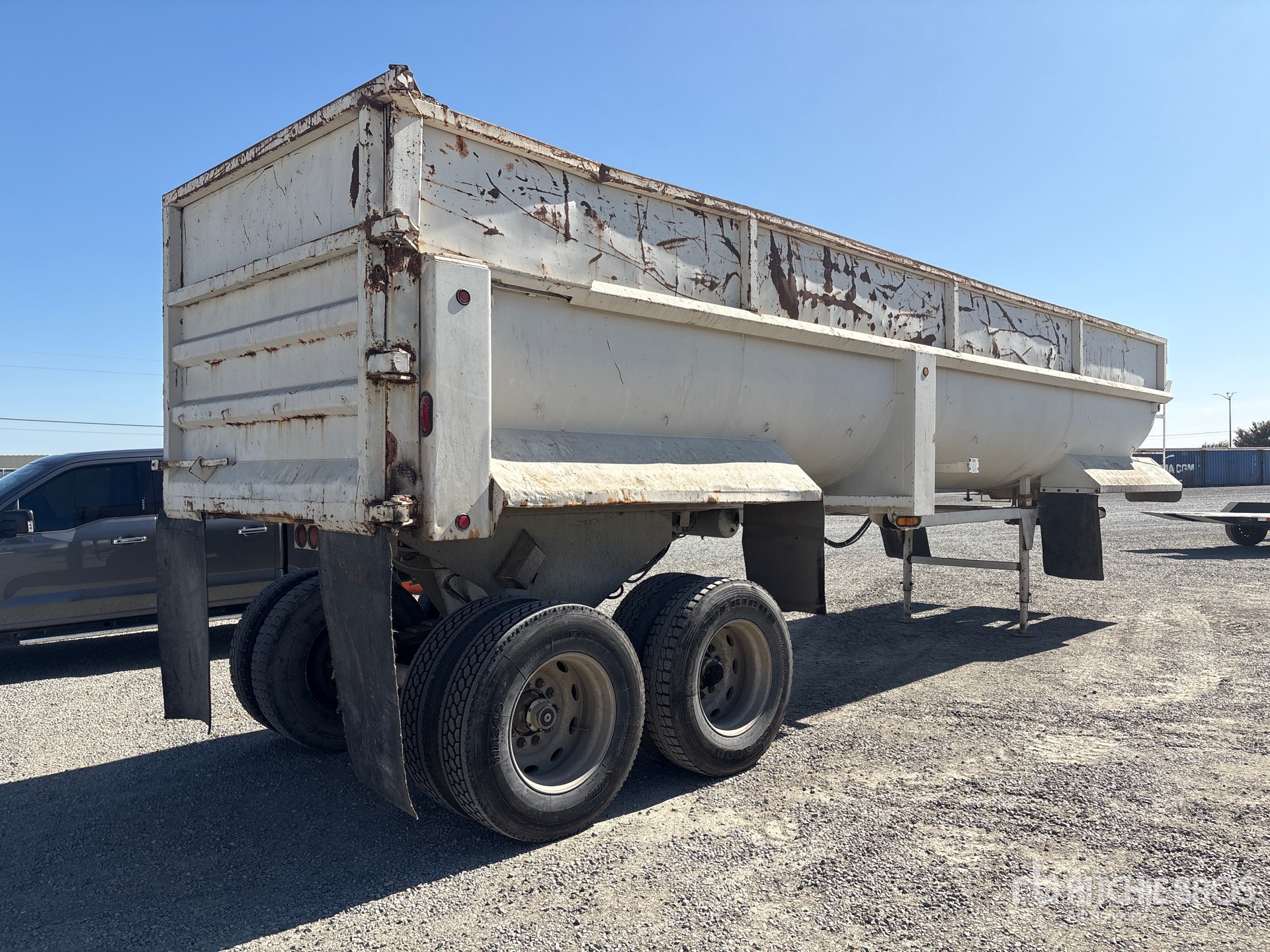 2001 Western 30 FT T/A FRAMELESS