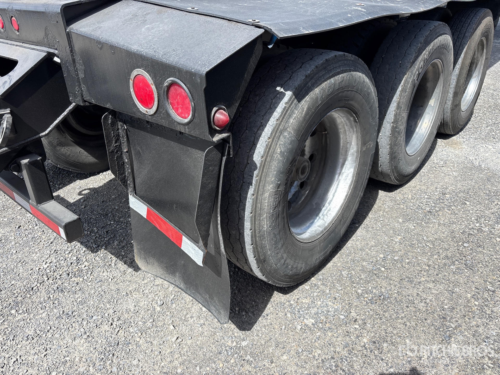 2016 Smithco 42 ft Tri/A