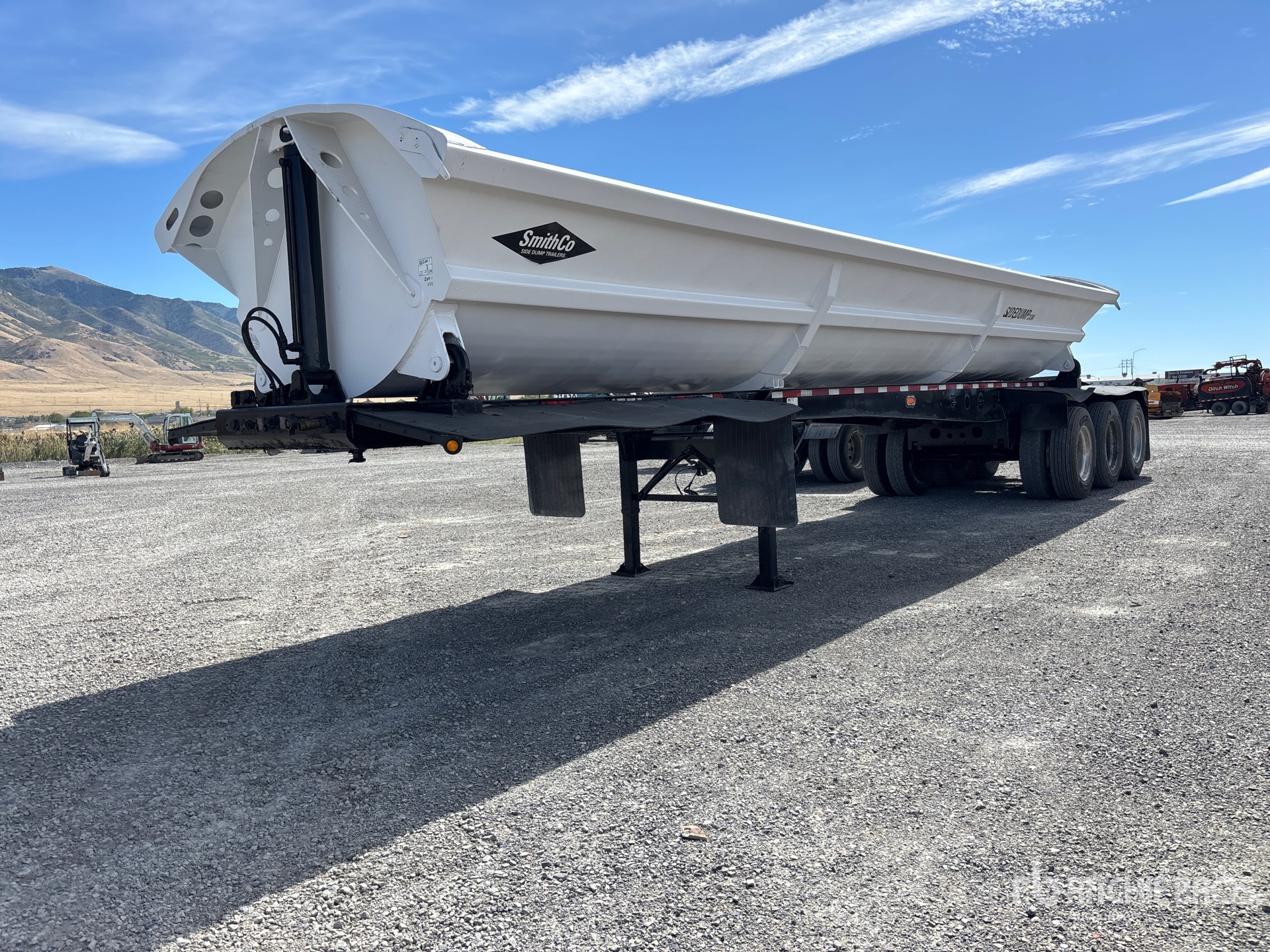 2016 Smithco 42 ft Tri/A