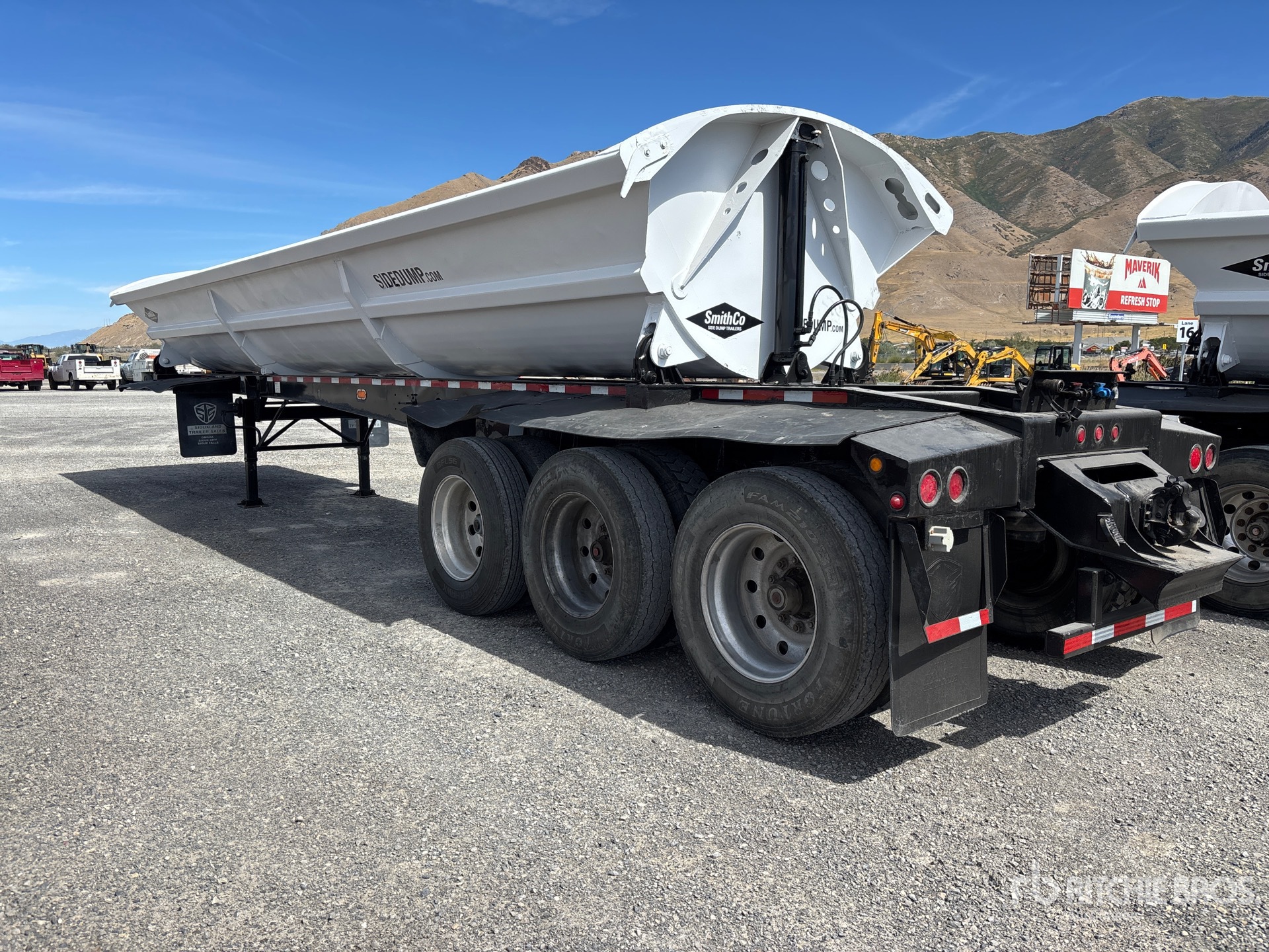 2016 Smithco 42 ft Tri/A