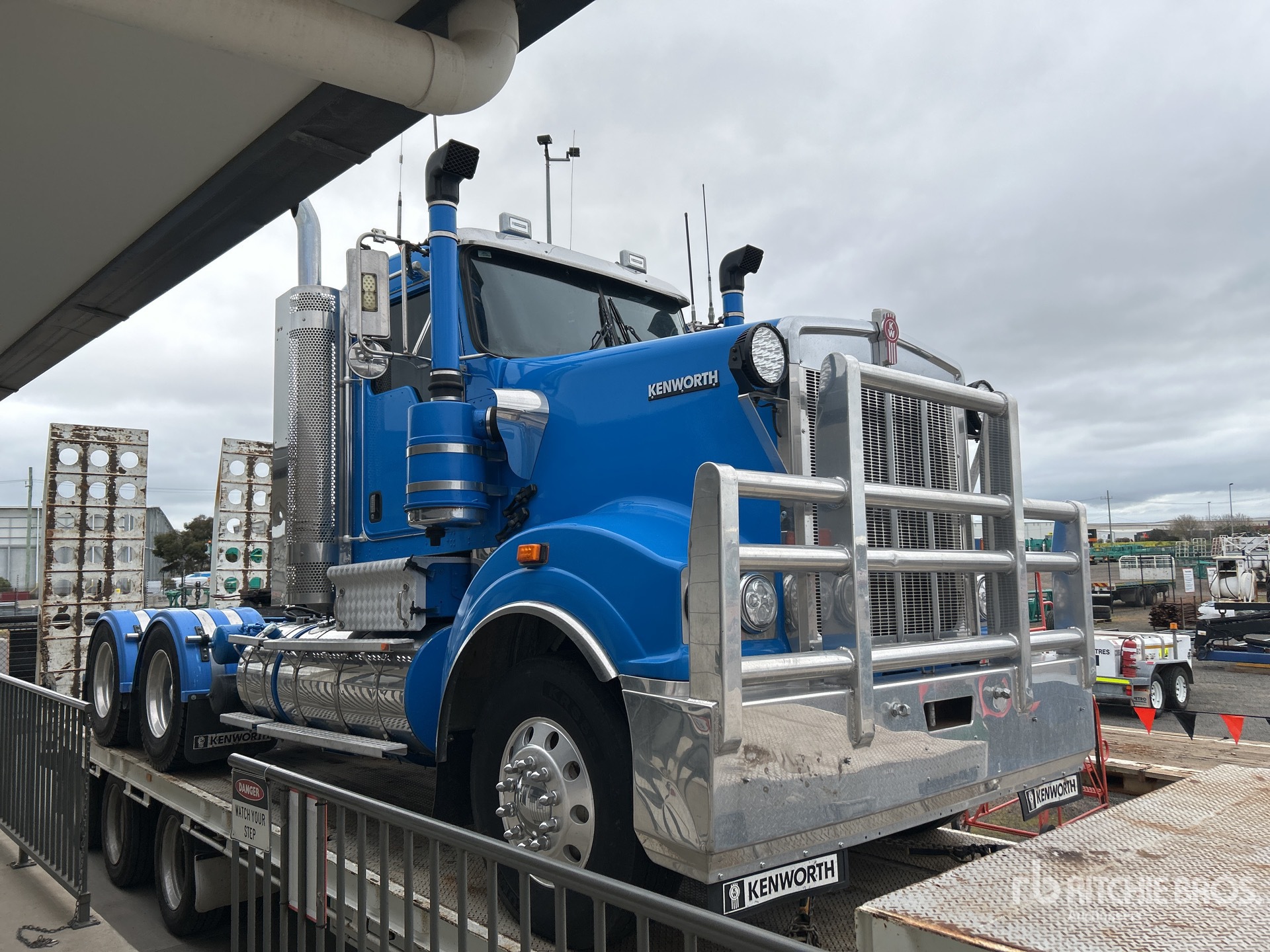 Photo of 2014 Kenworth T909
