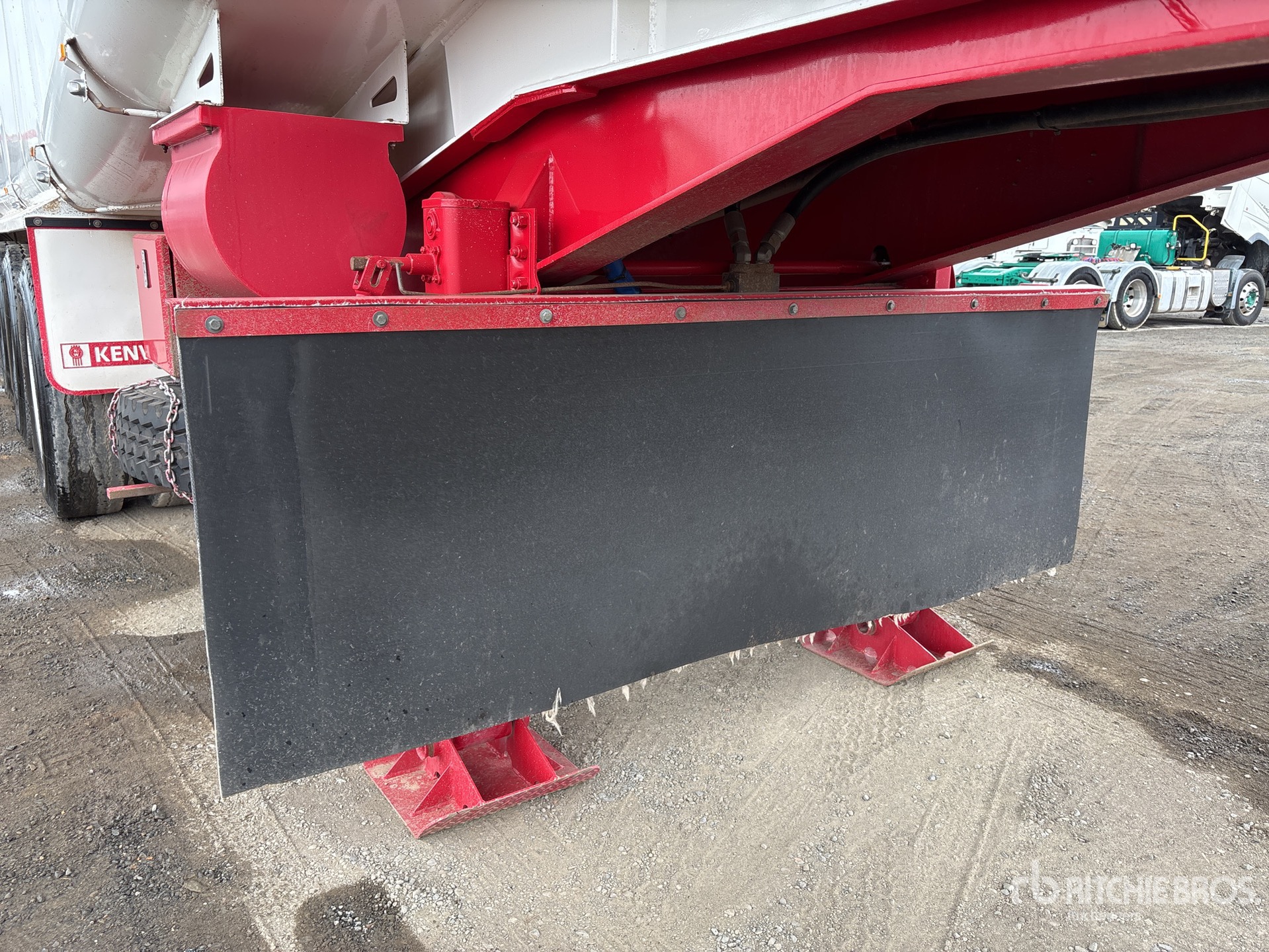2022 Moore 10 M TRI/A STEP DECK