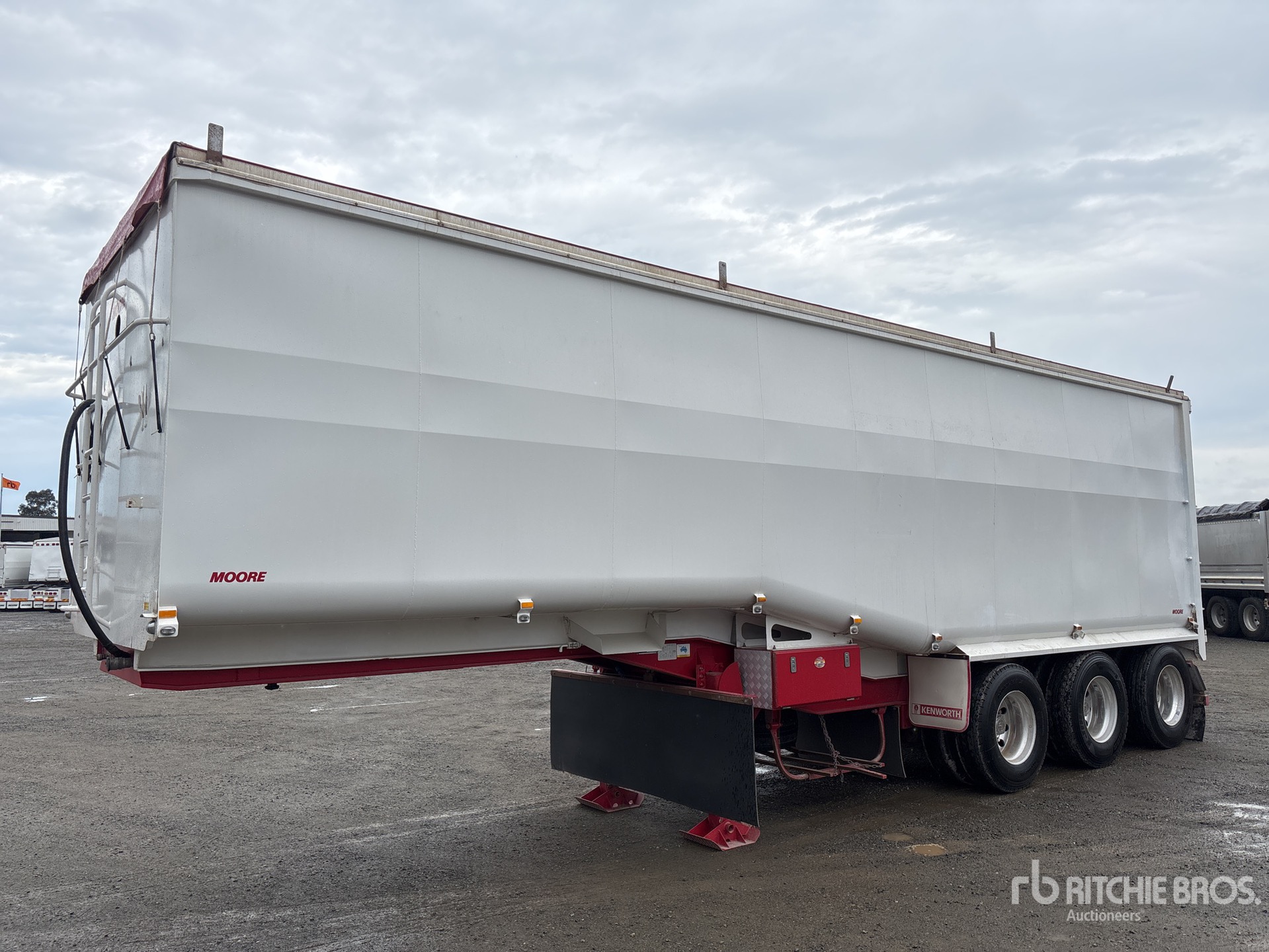 2022 Moore 10 M TRI/A STEP DECK