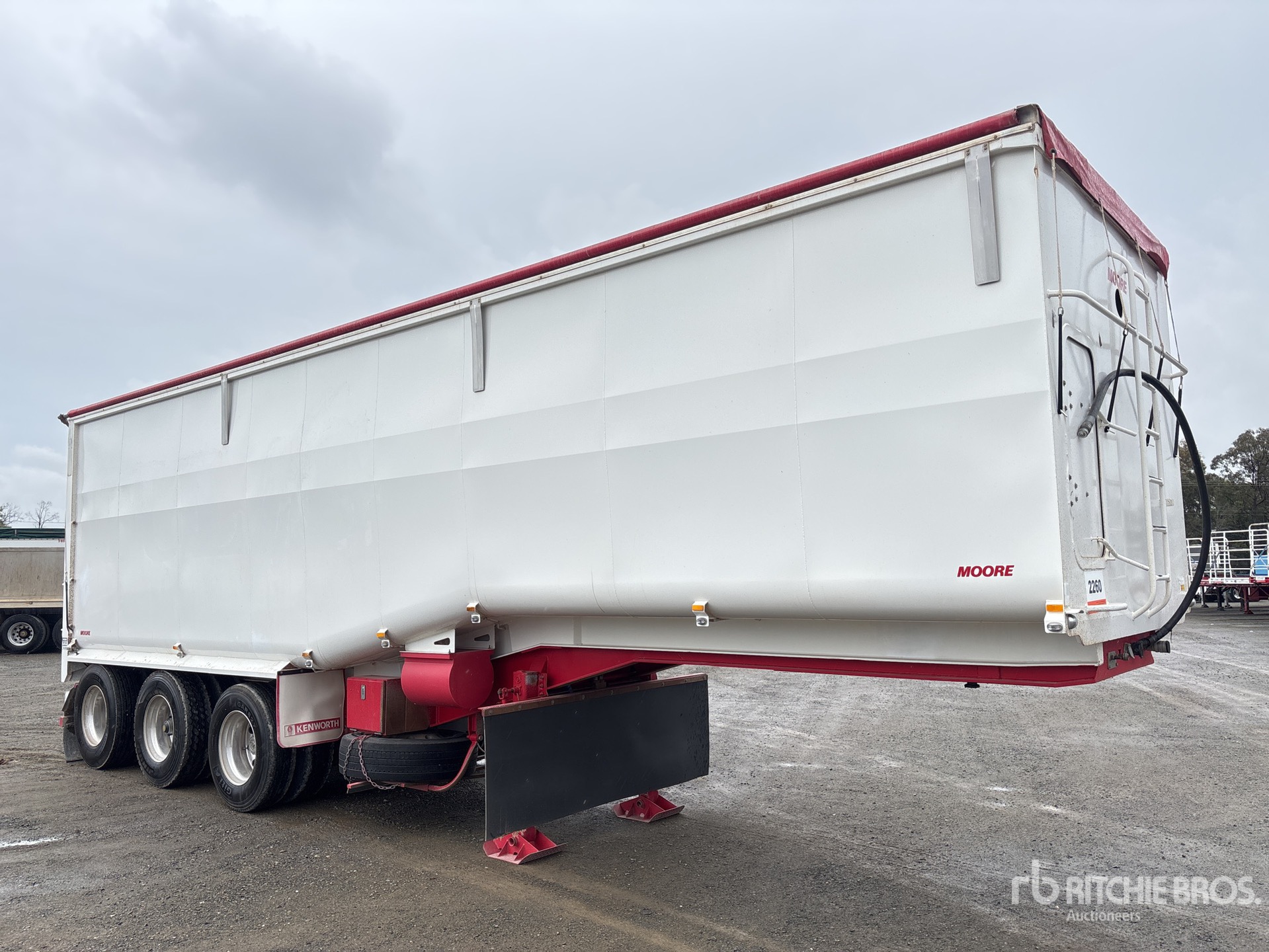 Photo of 2022 Moore 10 m Tri/A Step Deck