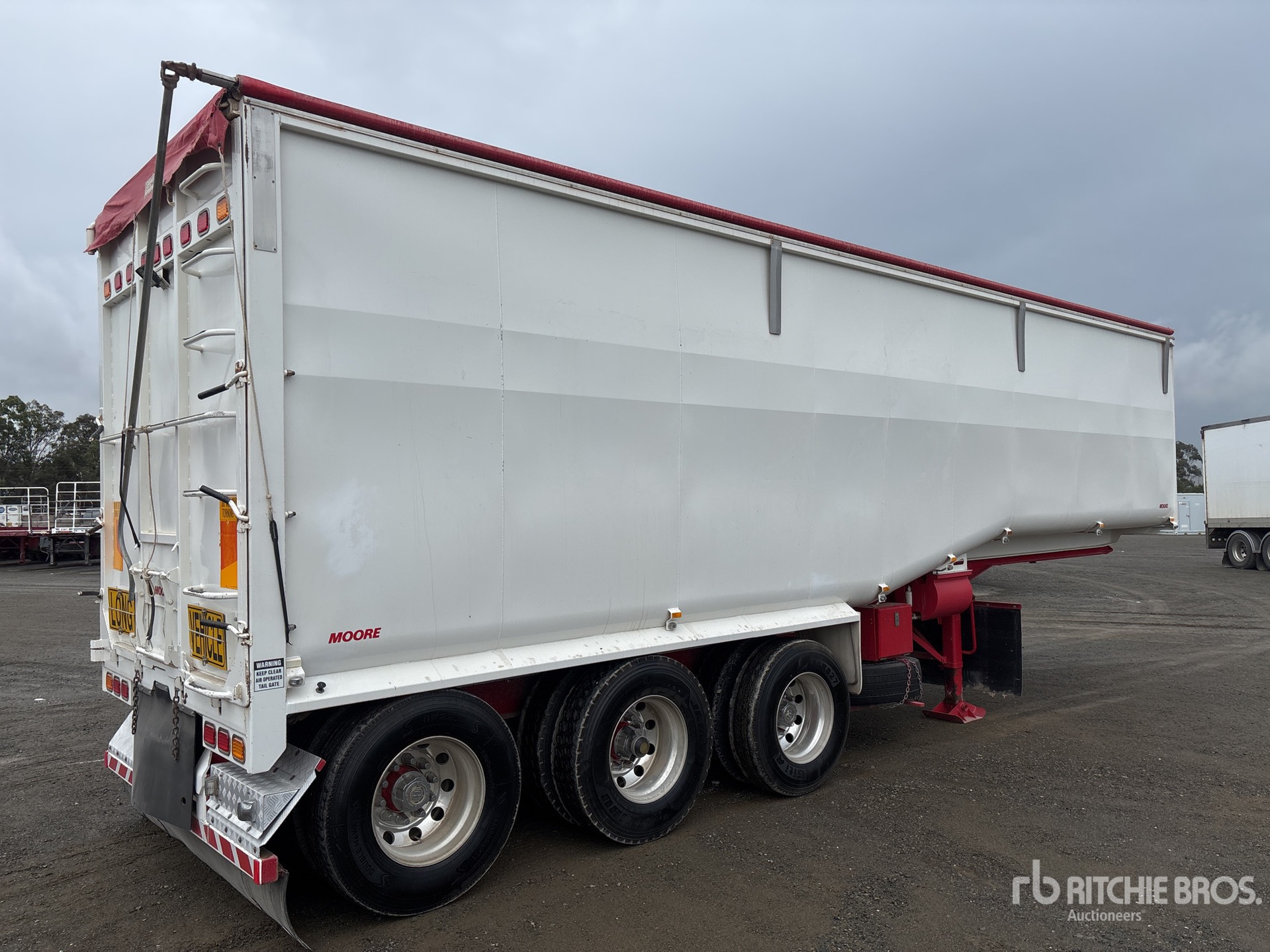 2022 Moore 10 M TRI/A STEP DECK