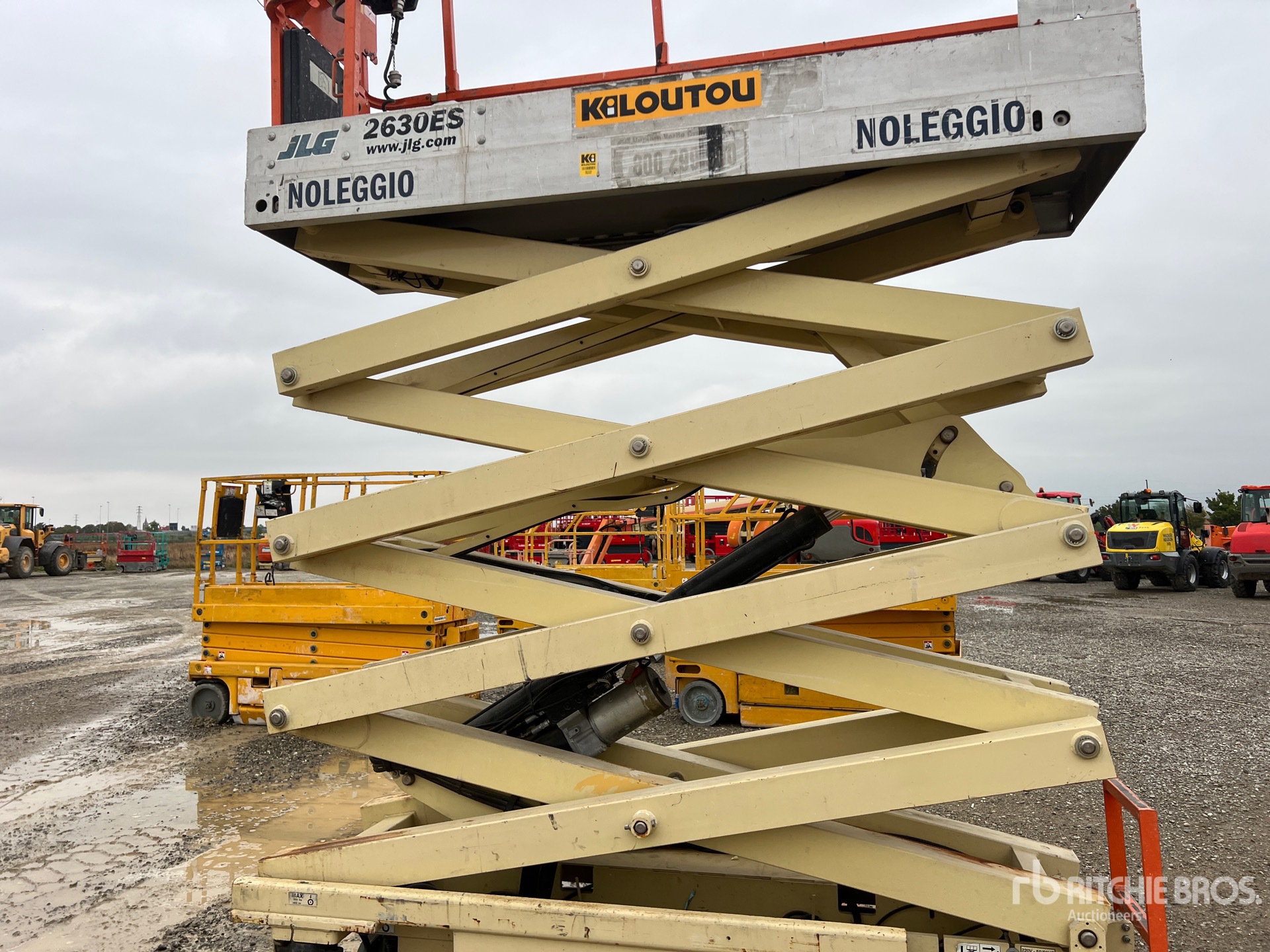 2011 JLG 2630ES