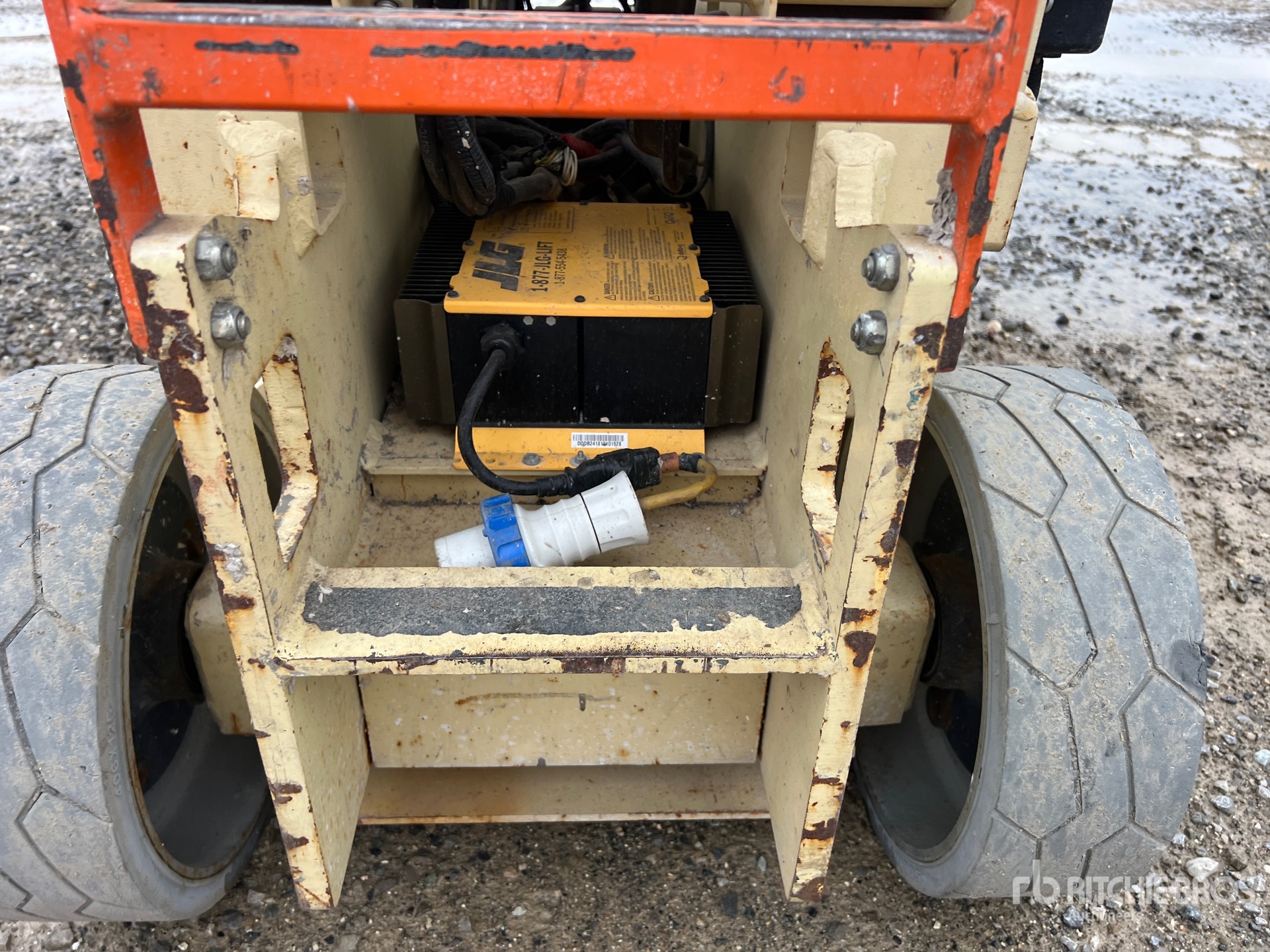 2011 JLG 2630ES