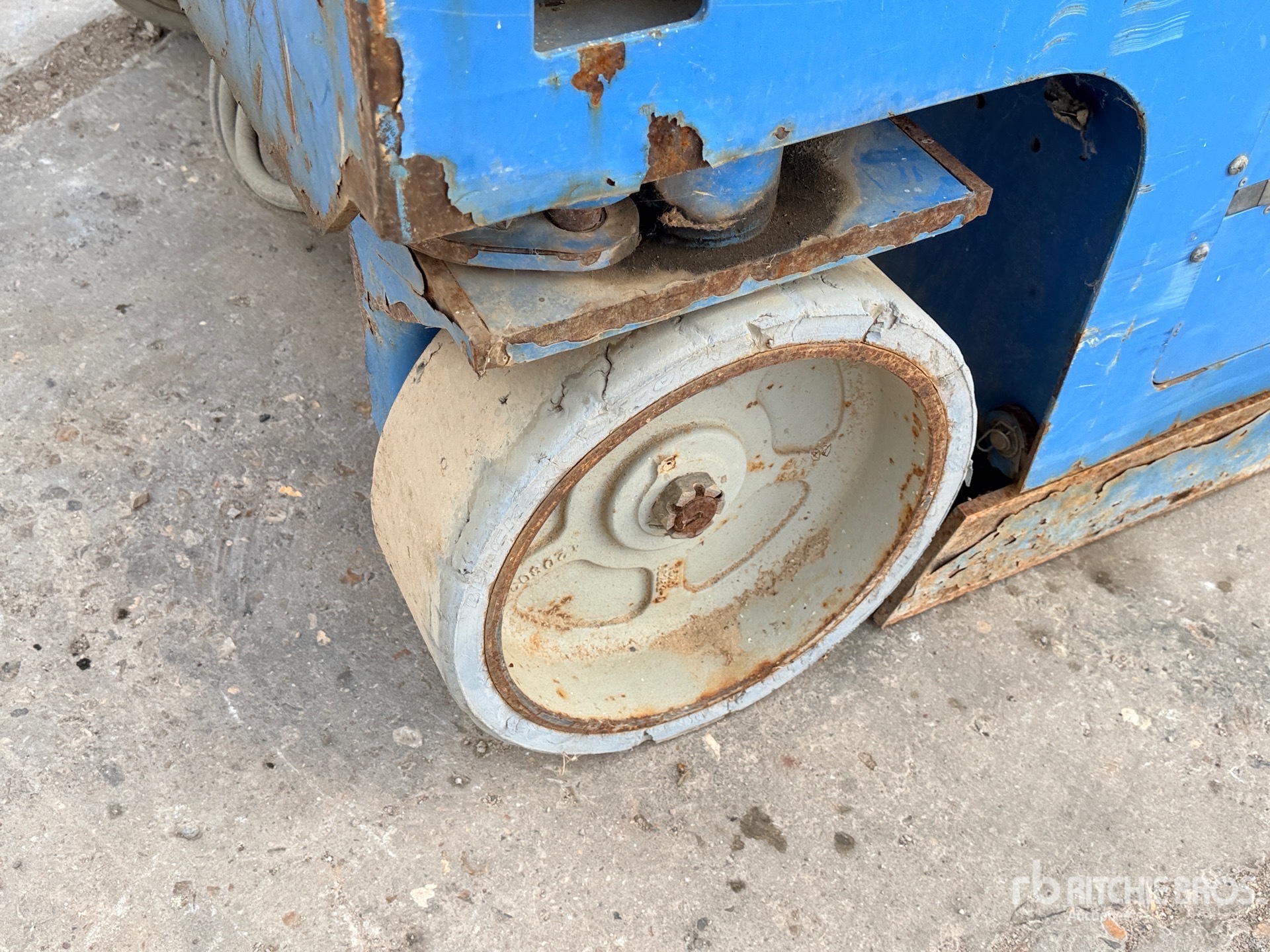 2013 Genie GS-3246
