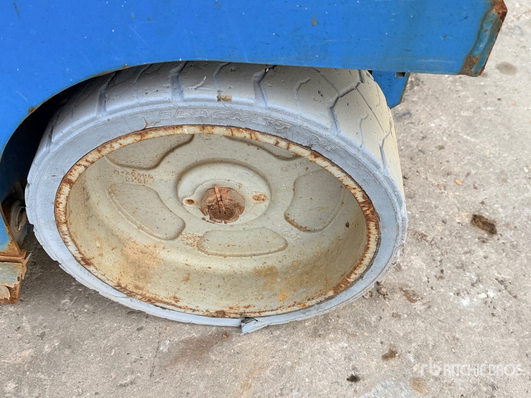 2013 Genie GS-3246