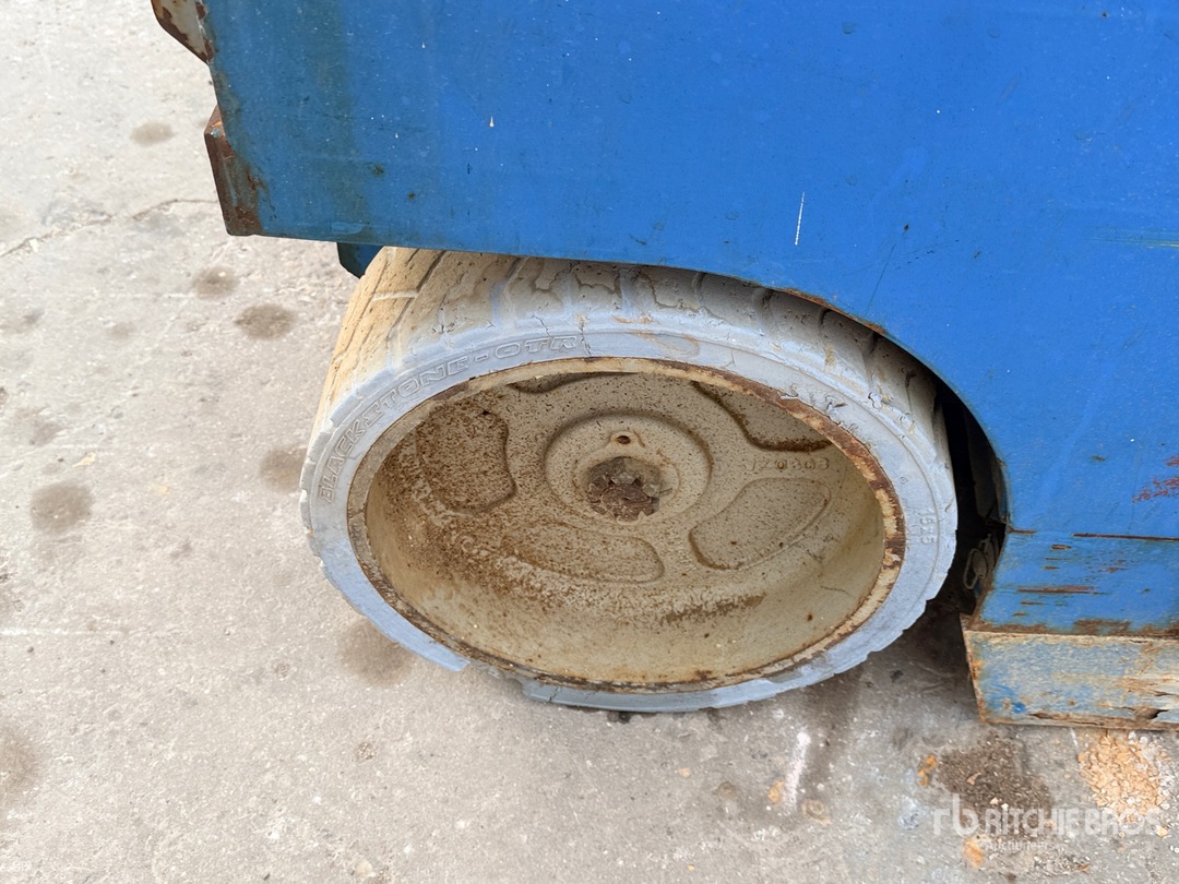 2013 Genie GS-3246