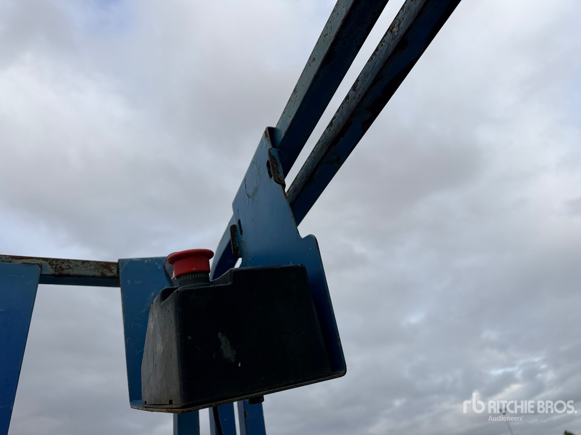 2013 Genie GS-3246