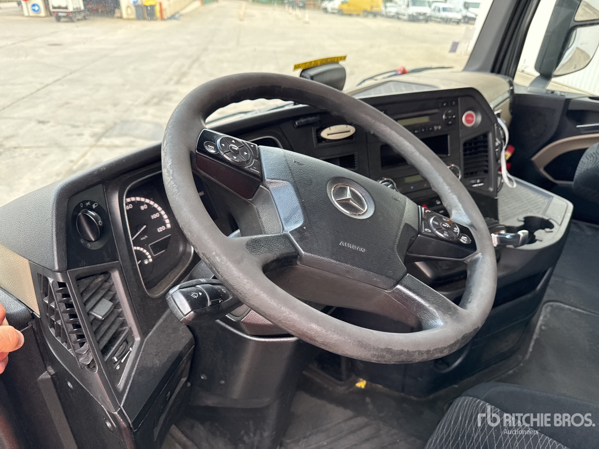 2015 Mercedes-Benz ACTROS 1842
