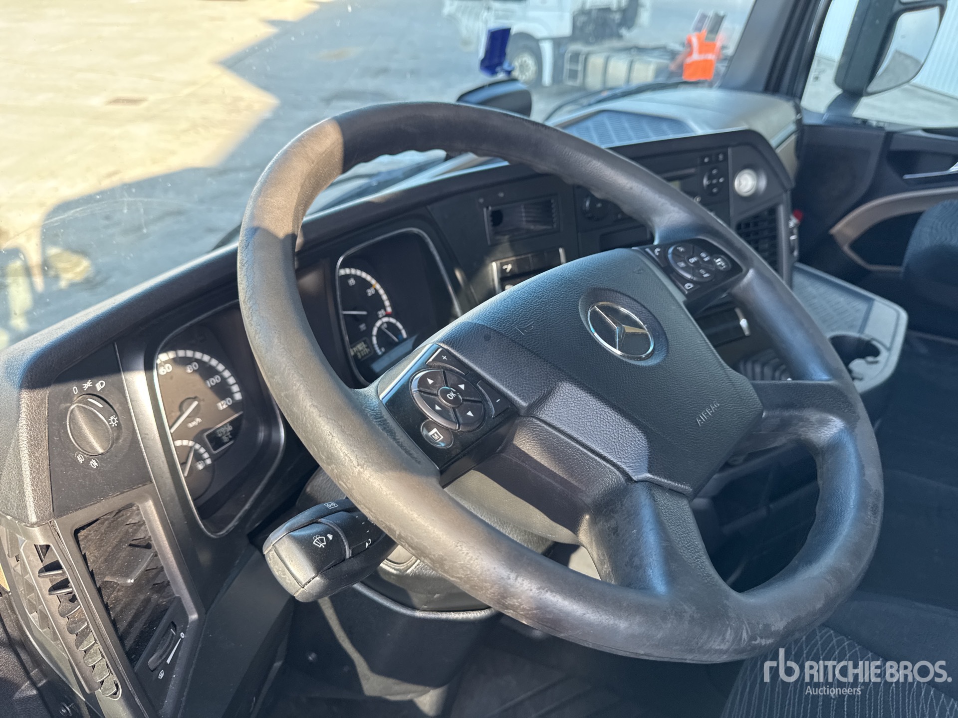 2017 Mercedes-Benz ACTROS 1842