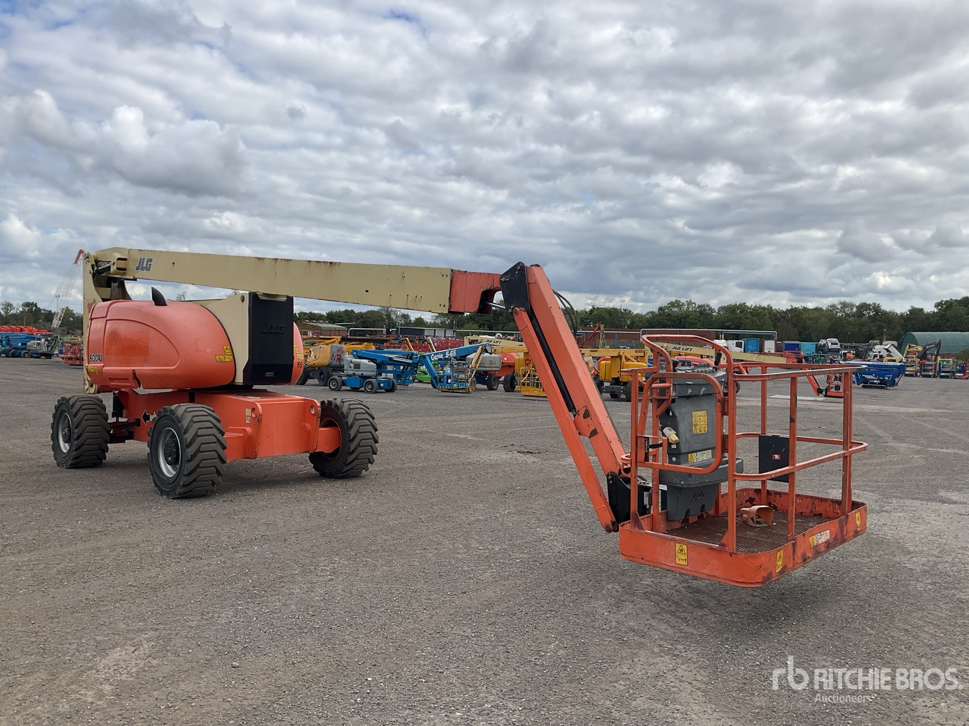 2013 JLG 800AJ