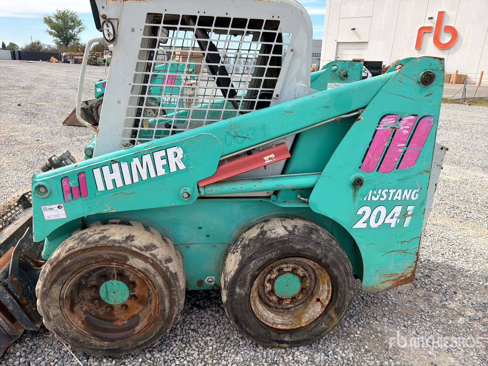 IHI MUSTANG 2041
