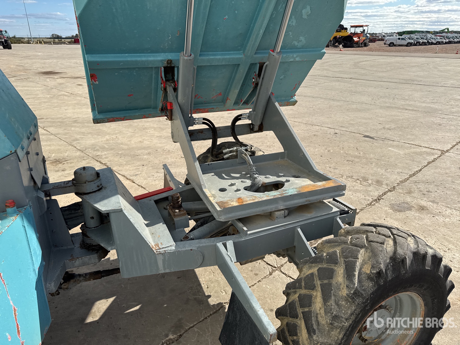 2005 Ausa 350AHG