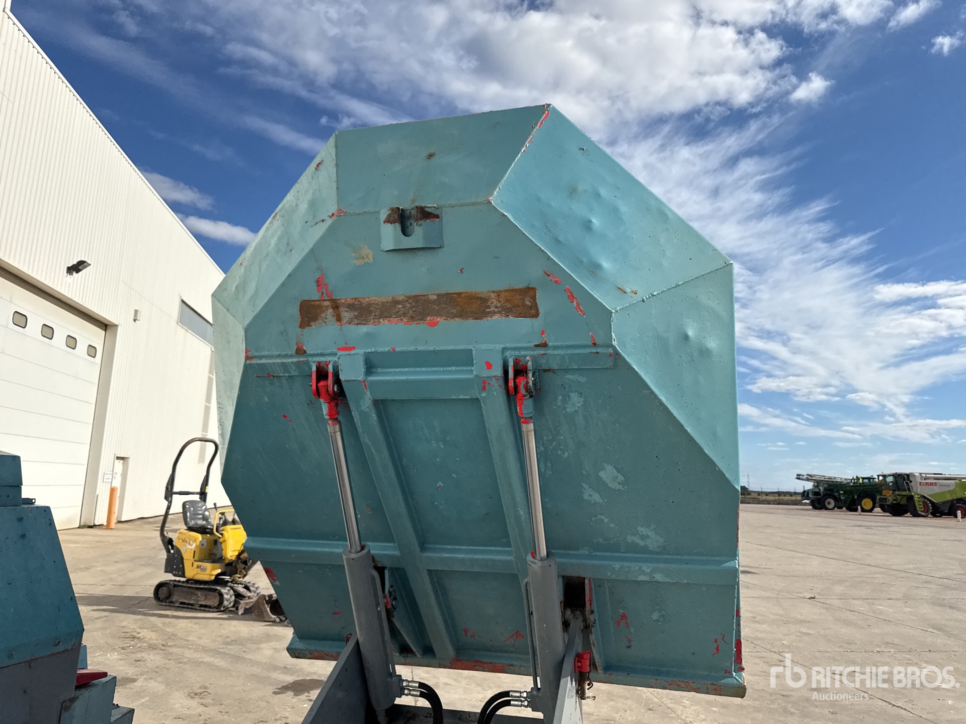 2005 Ausa 350AHG