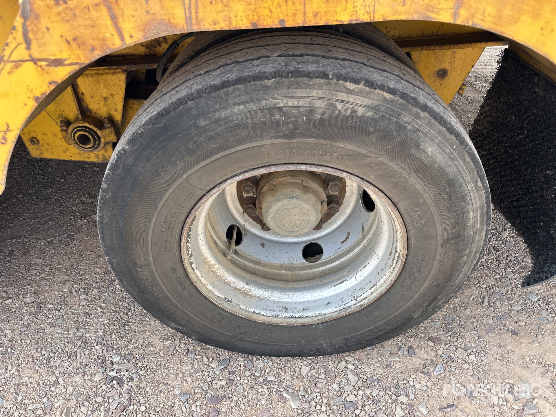 2001 Kaiser Tri/A Semi-Remorque Porte Engins