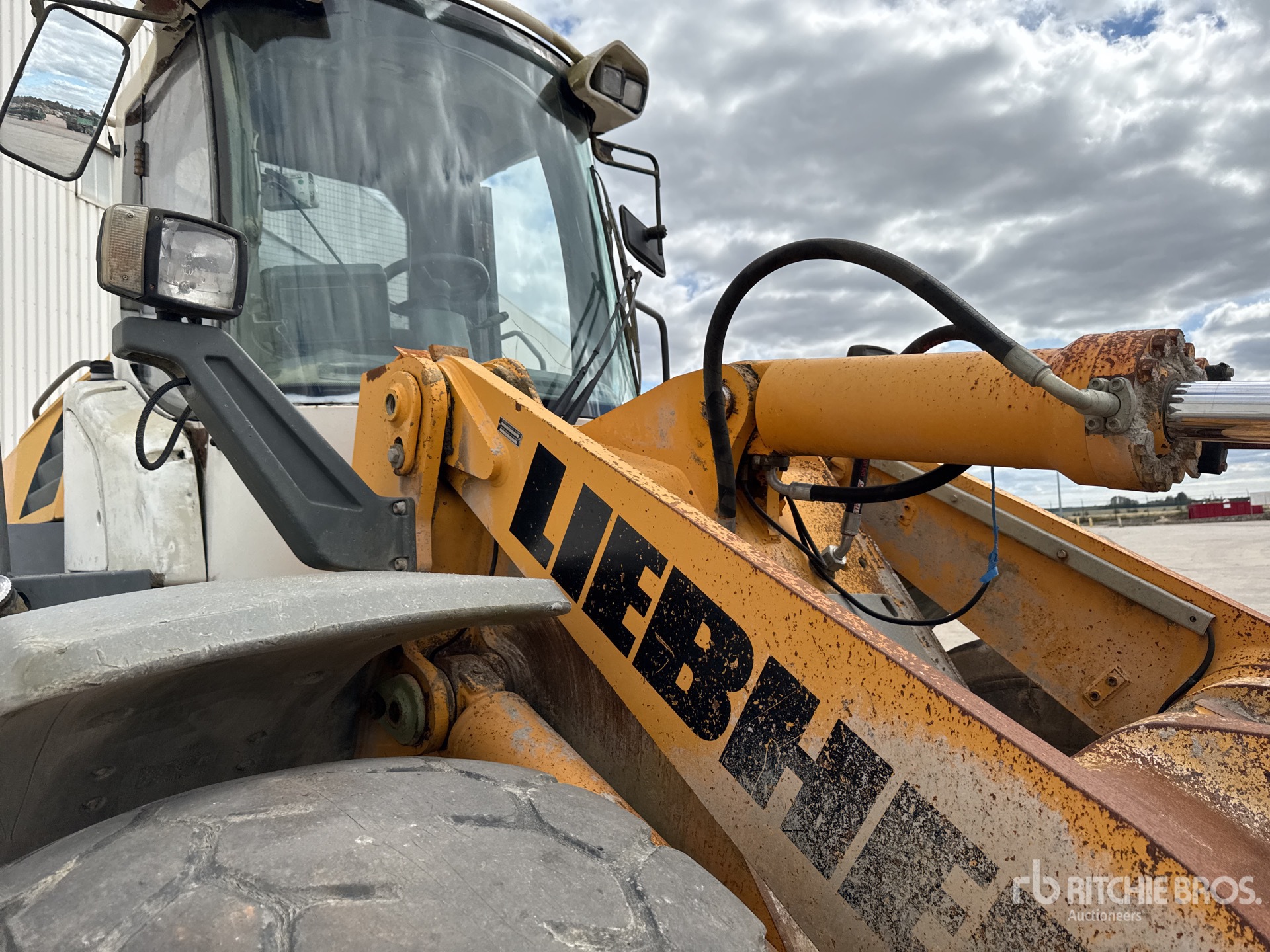 2007 Liebherr L556