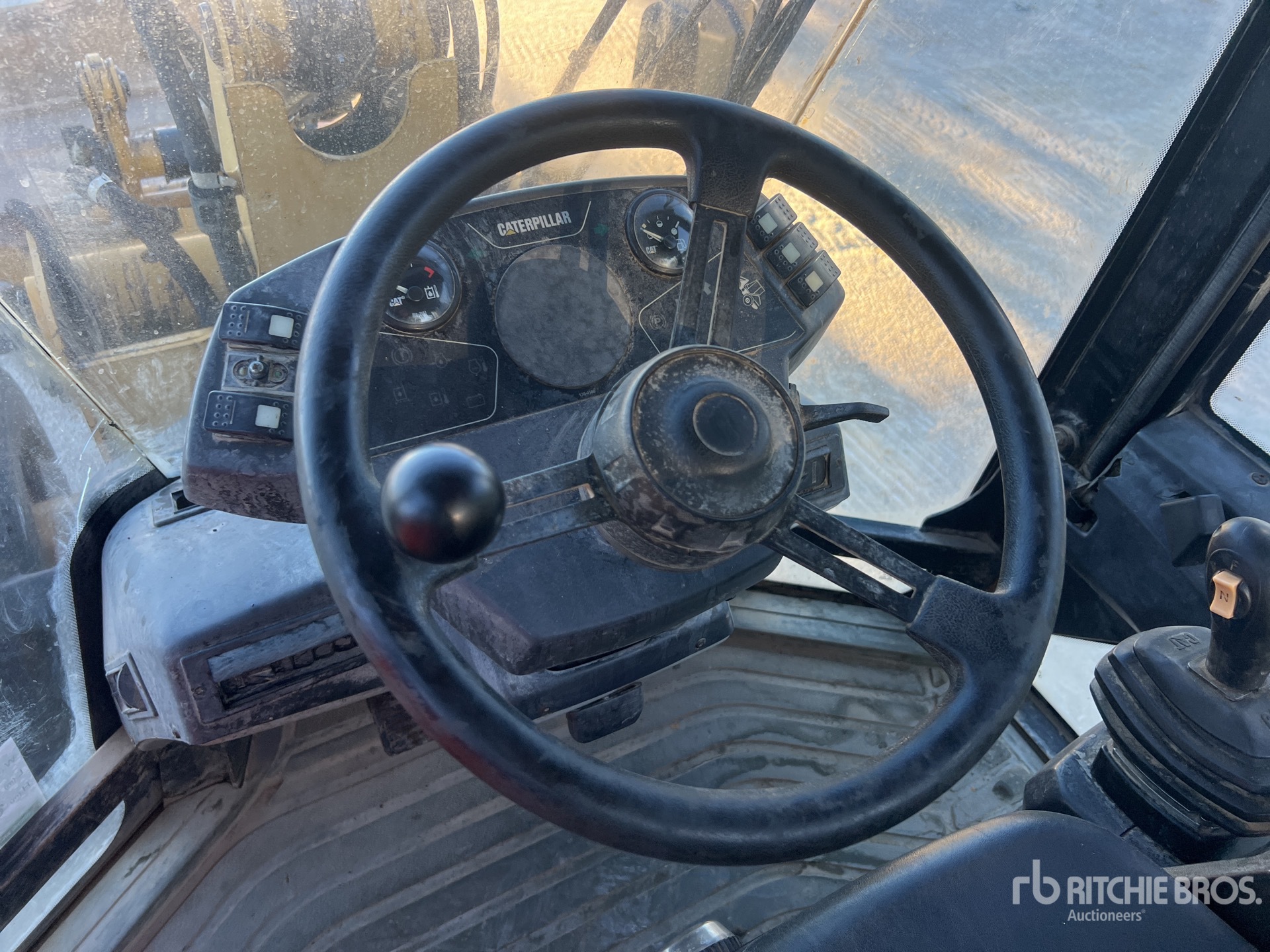 2001 Caterpillar 906