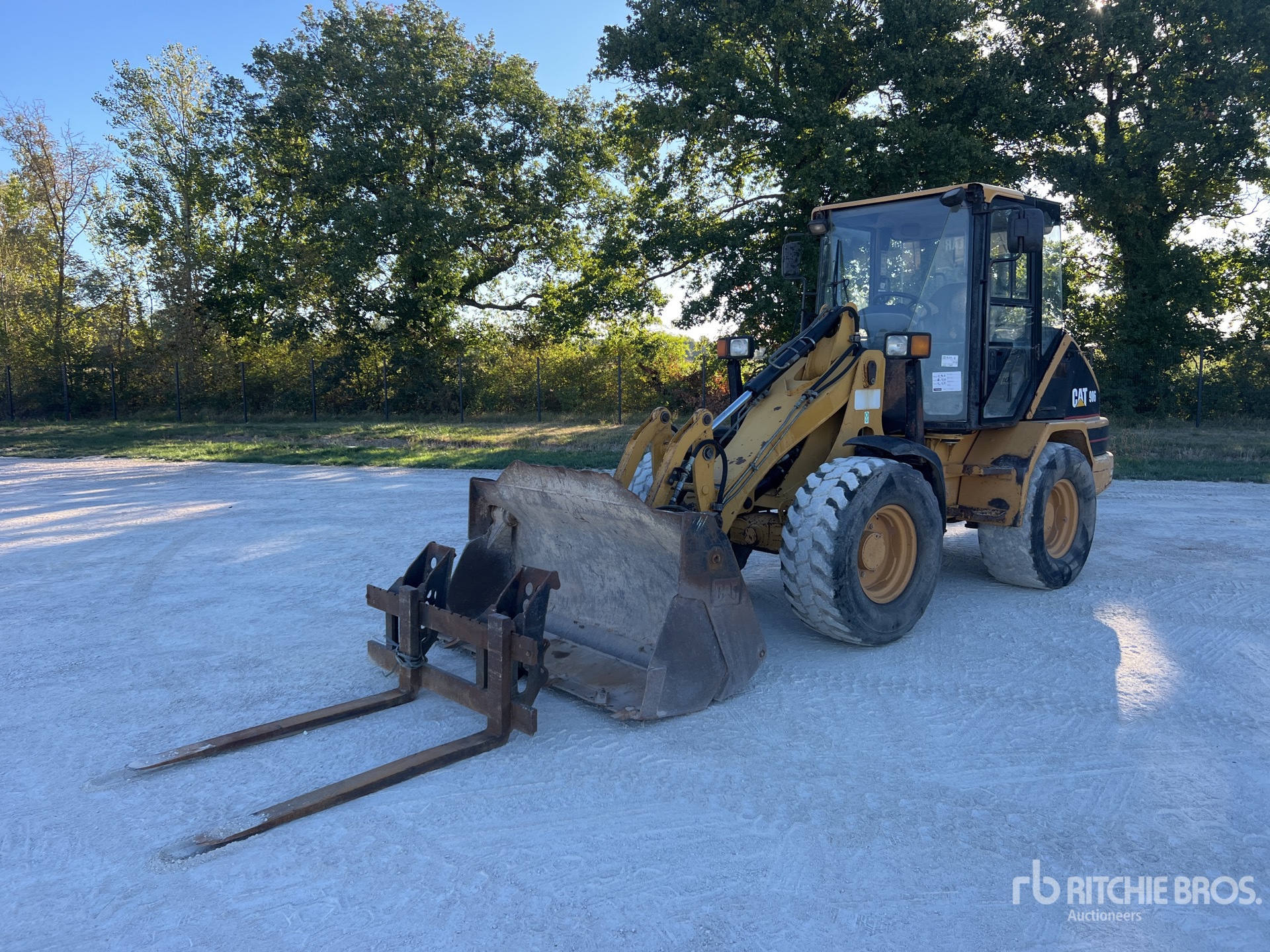 Photo of 2001 Caterpillar 906