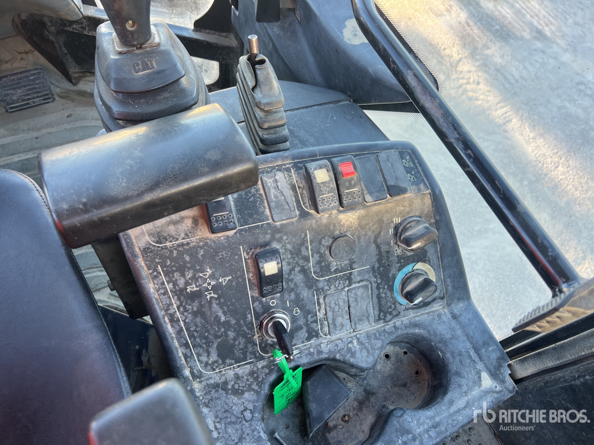 2001 Caterpillar 906