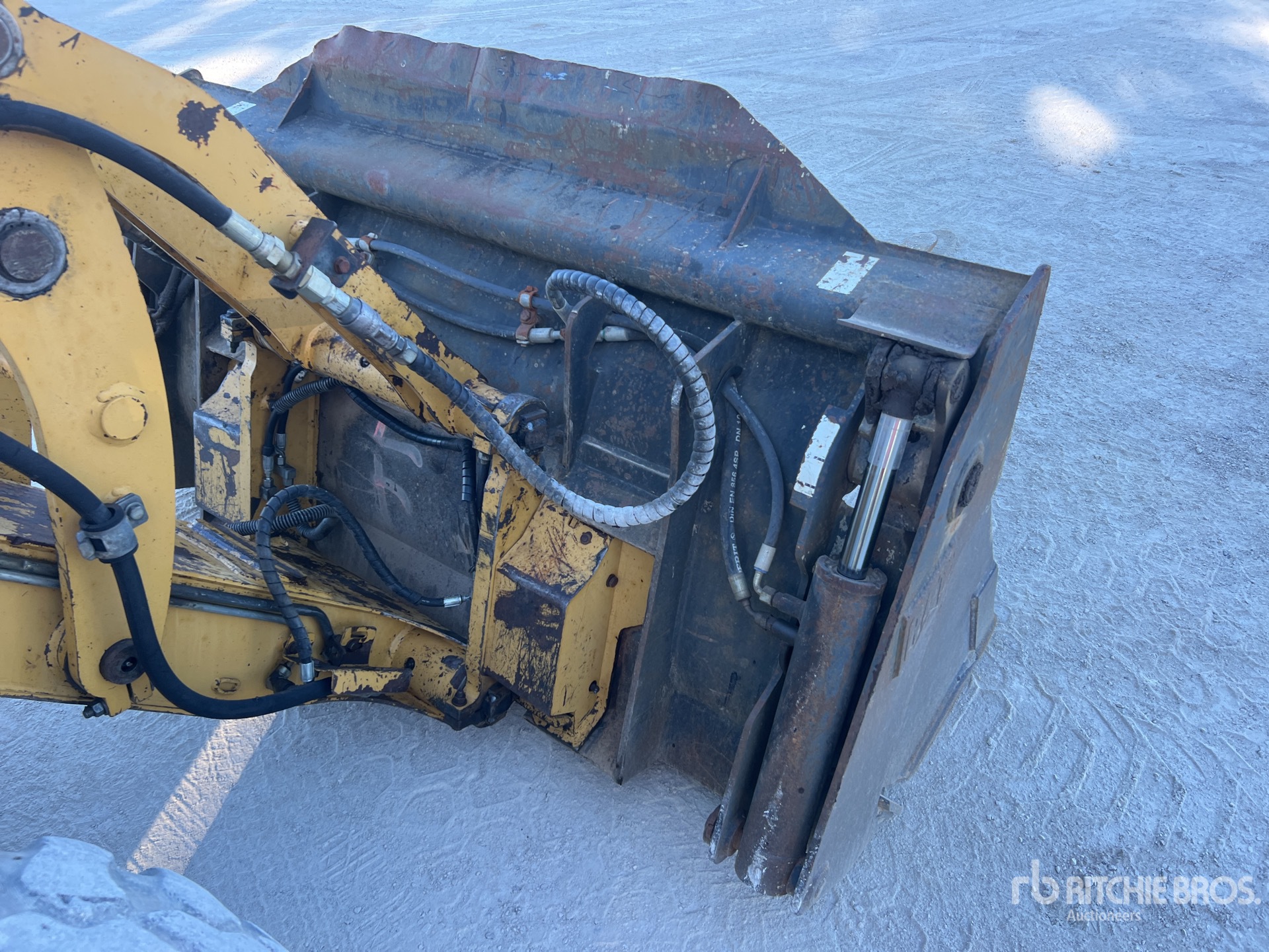 2001 Caterpillar 906
