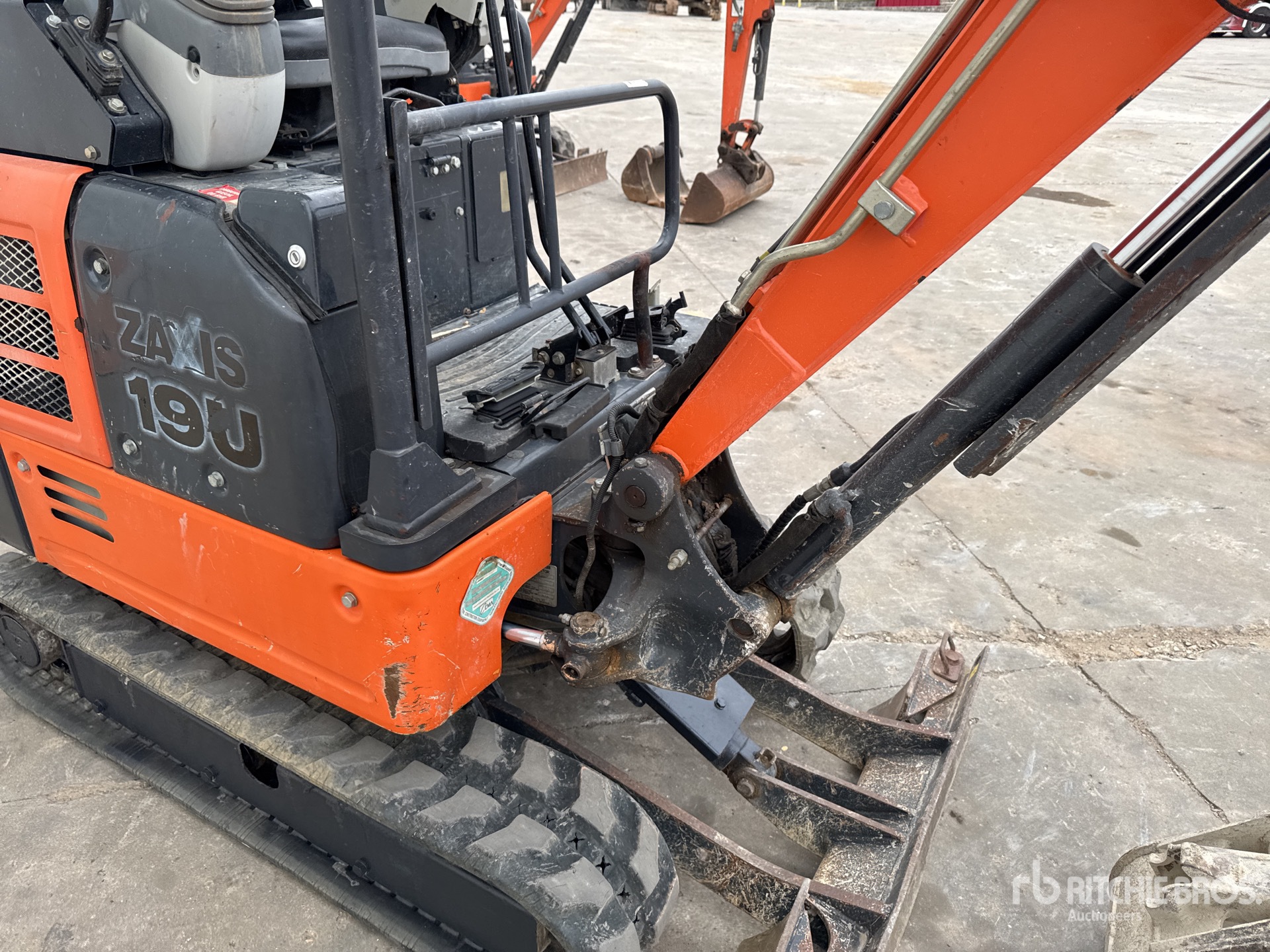 2017 Hitachi ZX19U-5