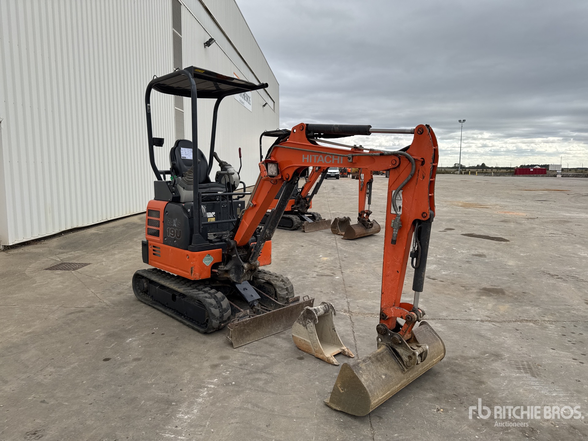2017 Hitachi ZX19U-5