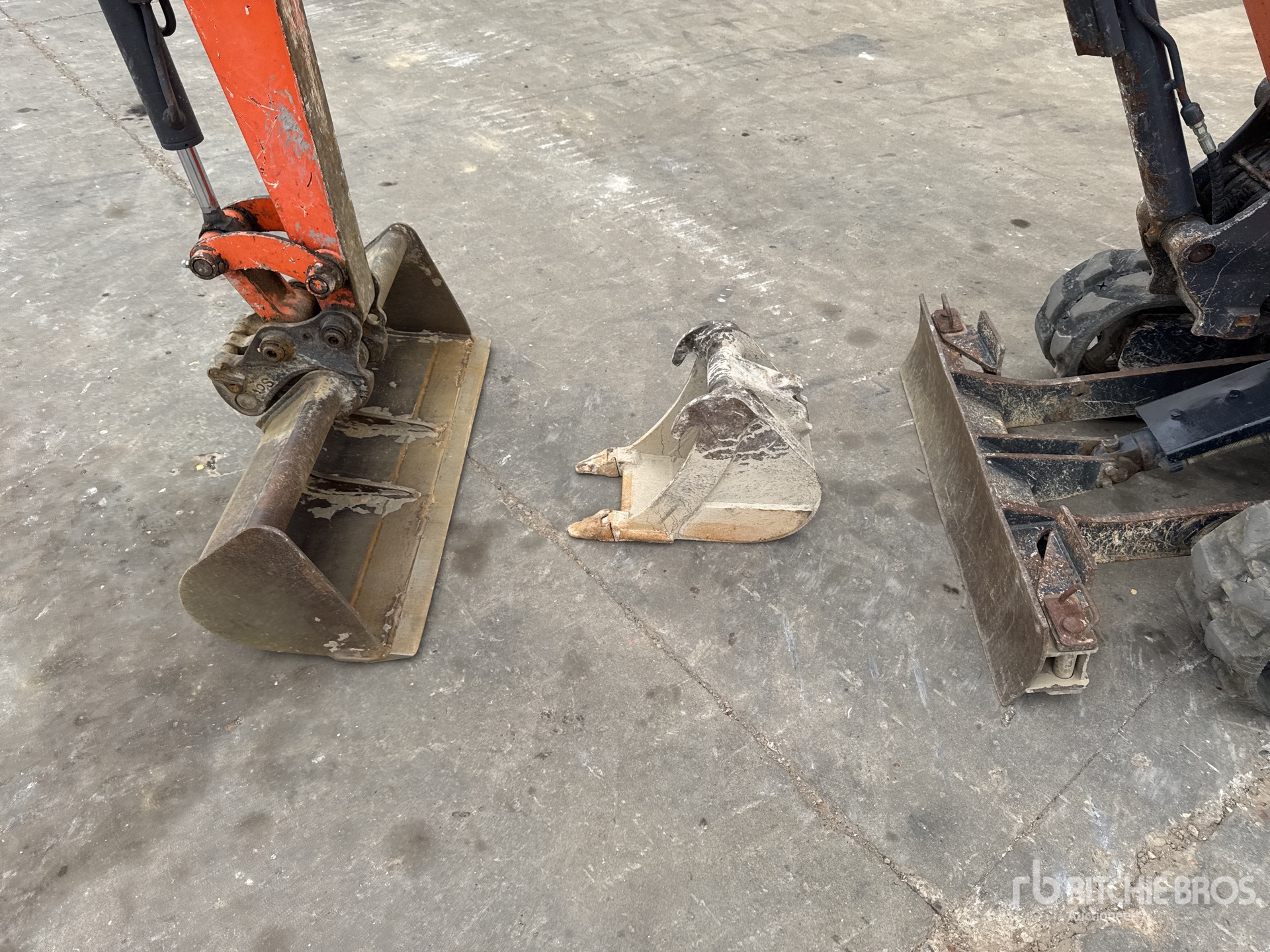 2017 Hitachi ZX19U-5