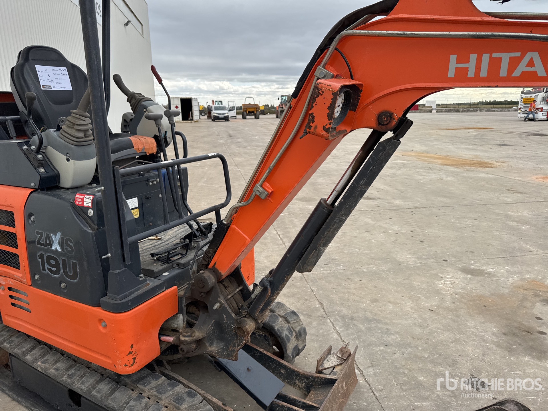 2017 Hitachi ZX19U-5A YR